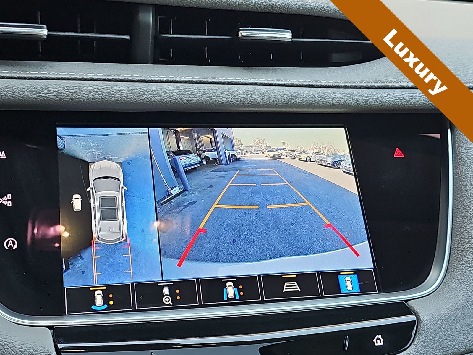 Thumbnail: 2022 Cadillac XT5 - 26