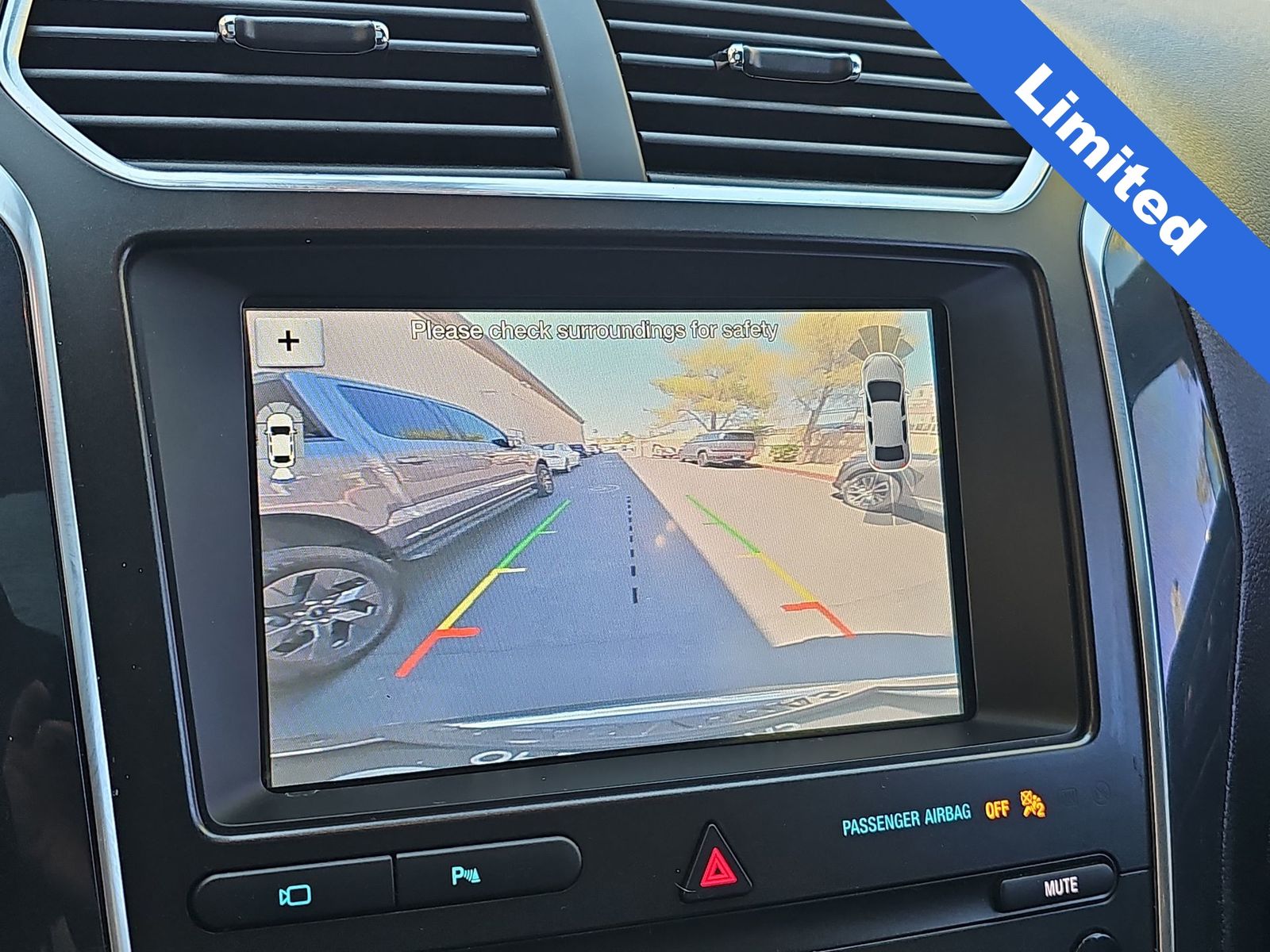 Thumbnail: 2019 Ford Explorer - 25