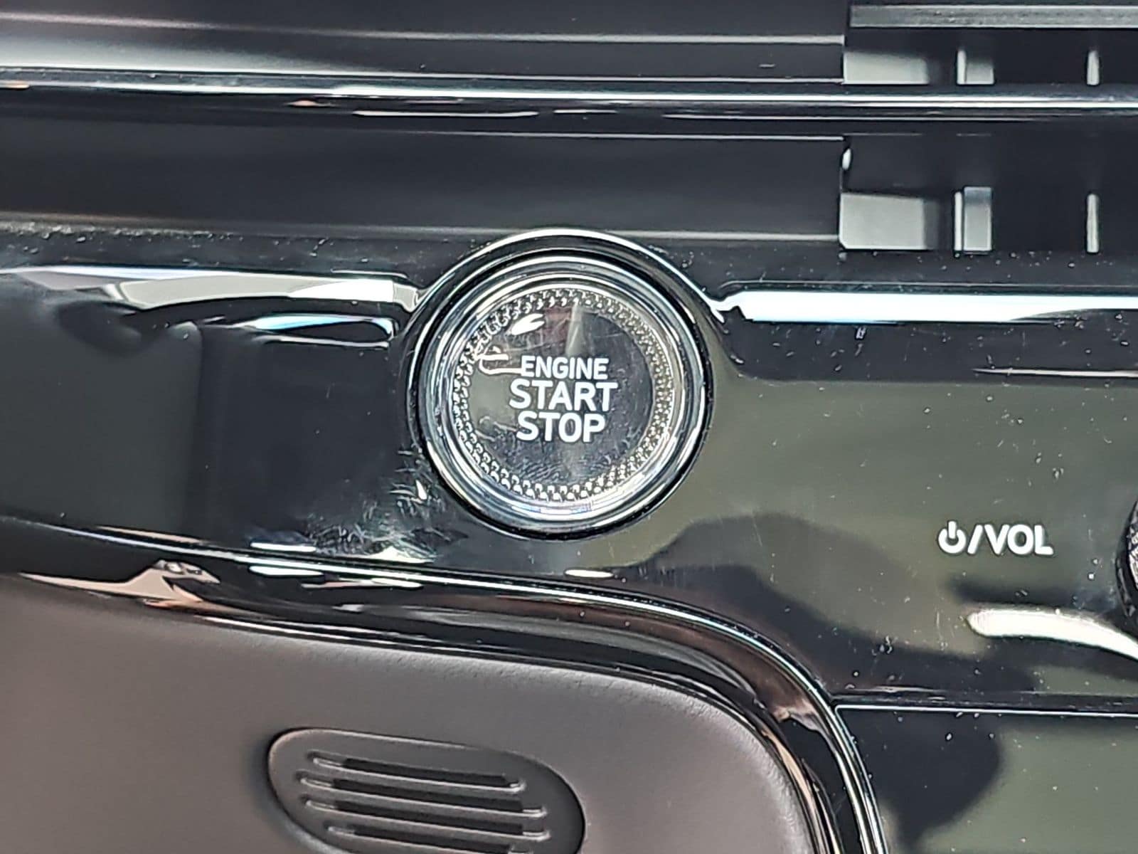 Thumbnail: 2026 Genesis G80 - 24