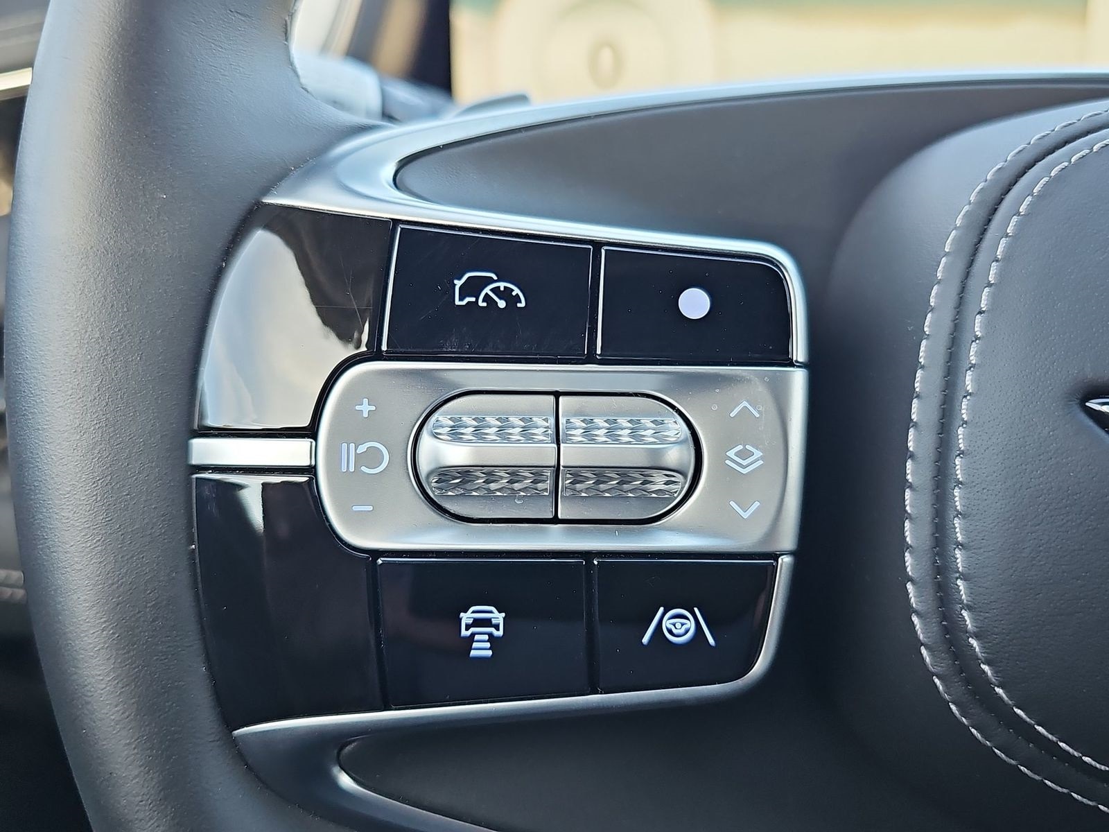 Thumbnail: 2024 Genesis G90 - 28