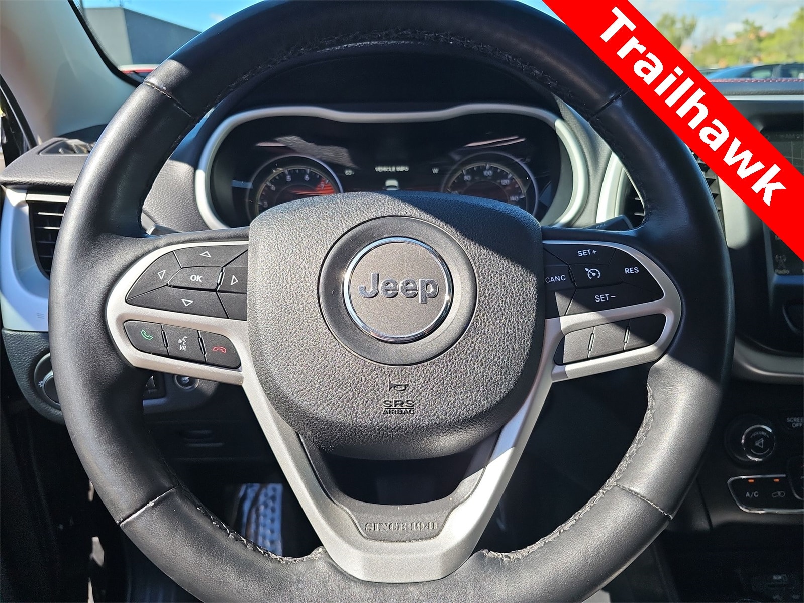 Thumbnail: 2017 Jeep Cherokee - 19