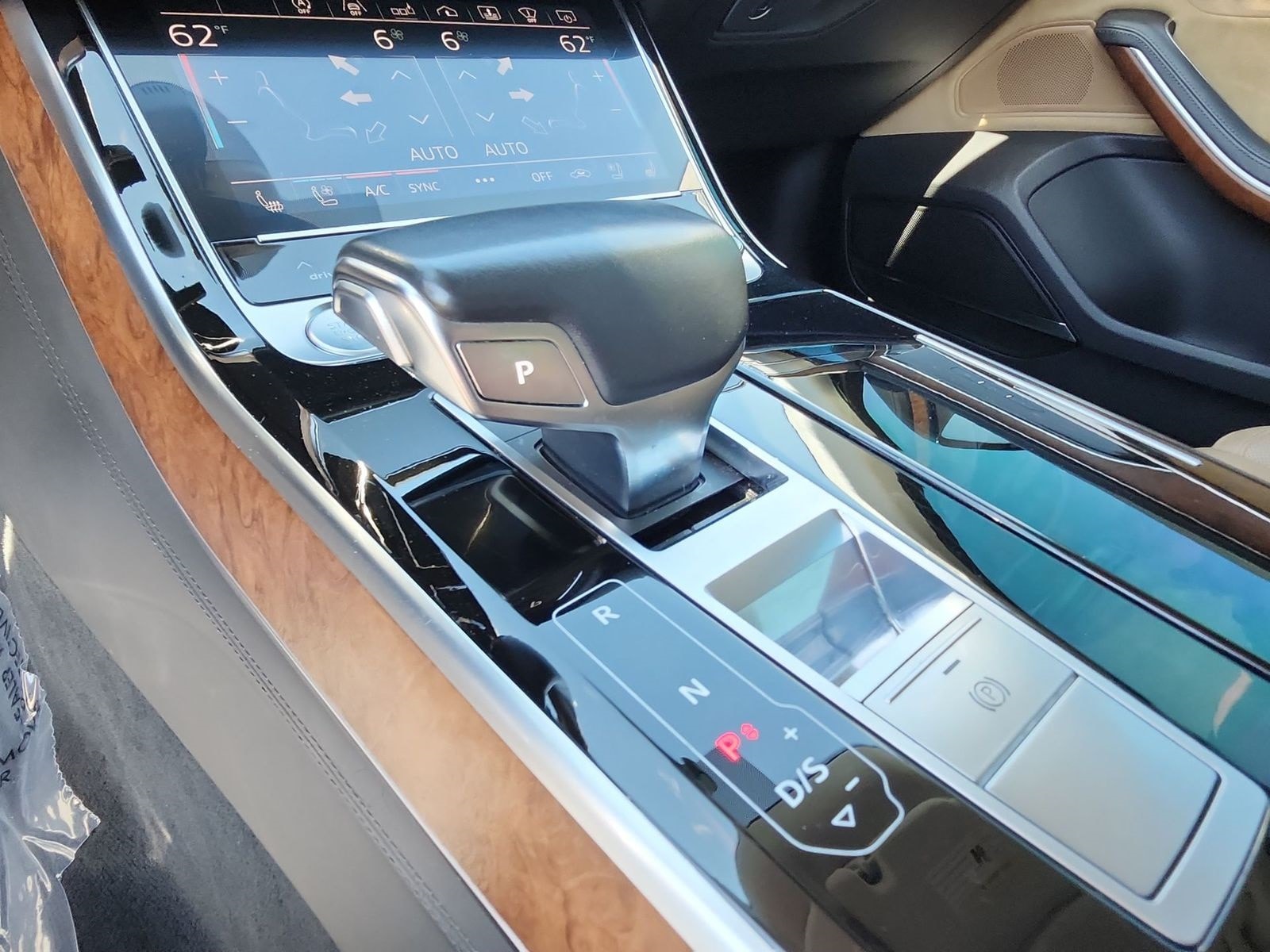Thumbnail: 2019 Audi A8 - 22