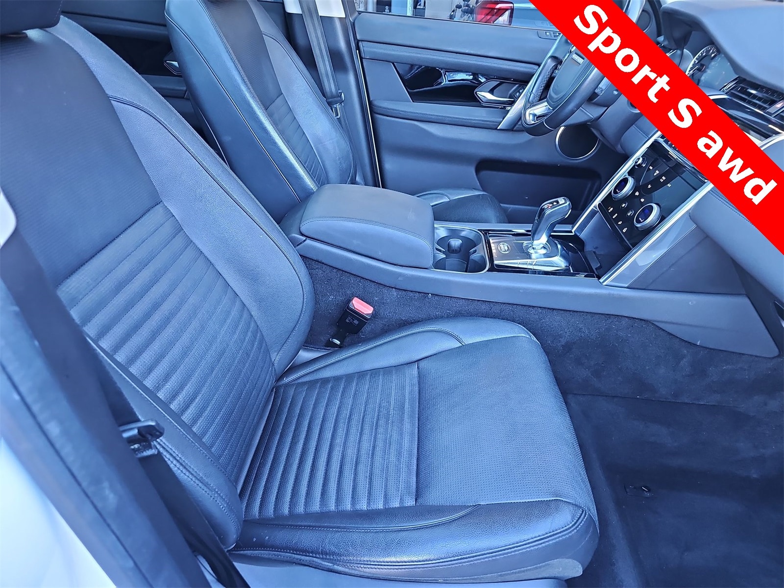 Thumbnail: 2020 Land Rover Discovery Sport - 18