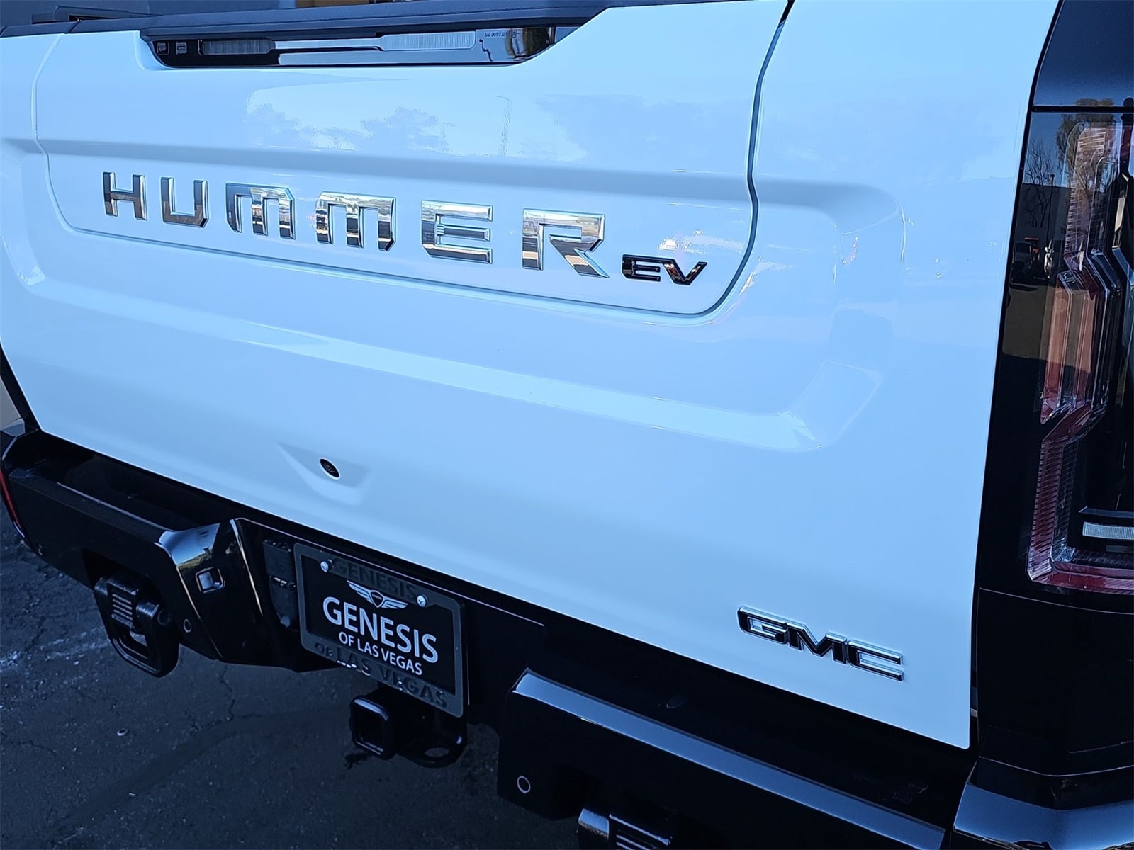Thumbnail: 2023 GMC Hummer EV - 11