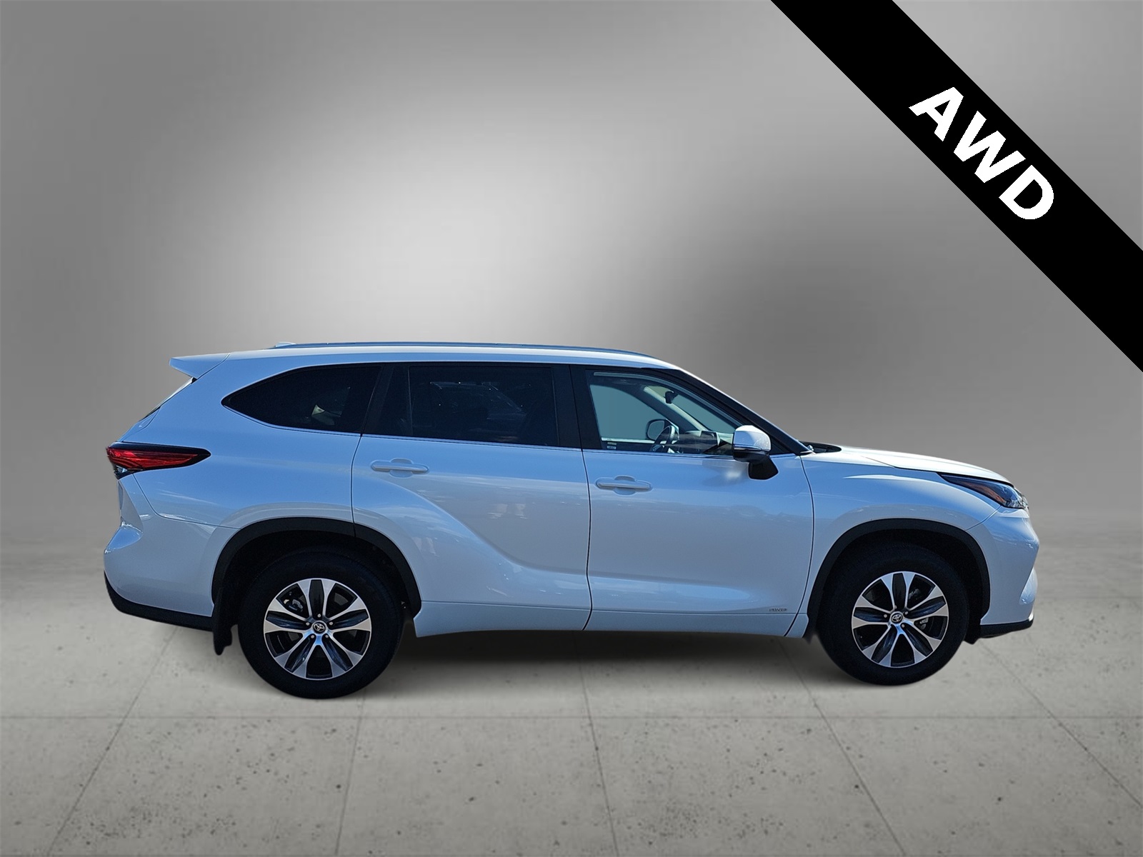 Thumbnail: 2023 Toyota Highlander - 9