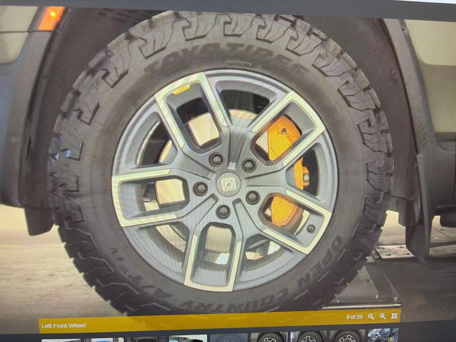 Thumbnail: 2022 Rivian R1S - 8
