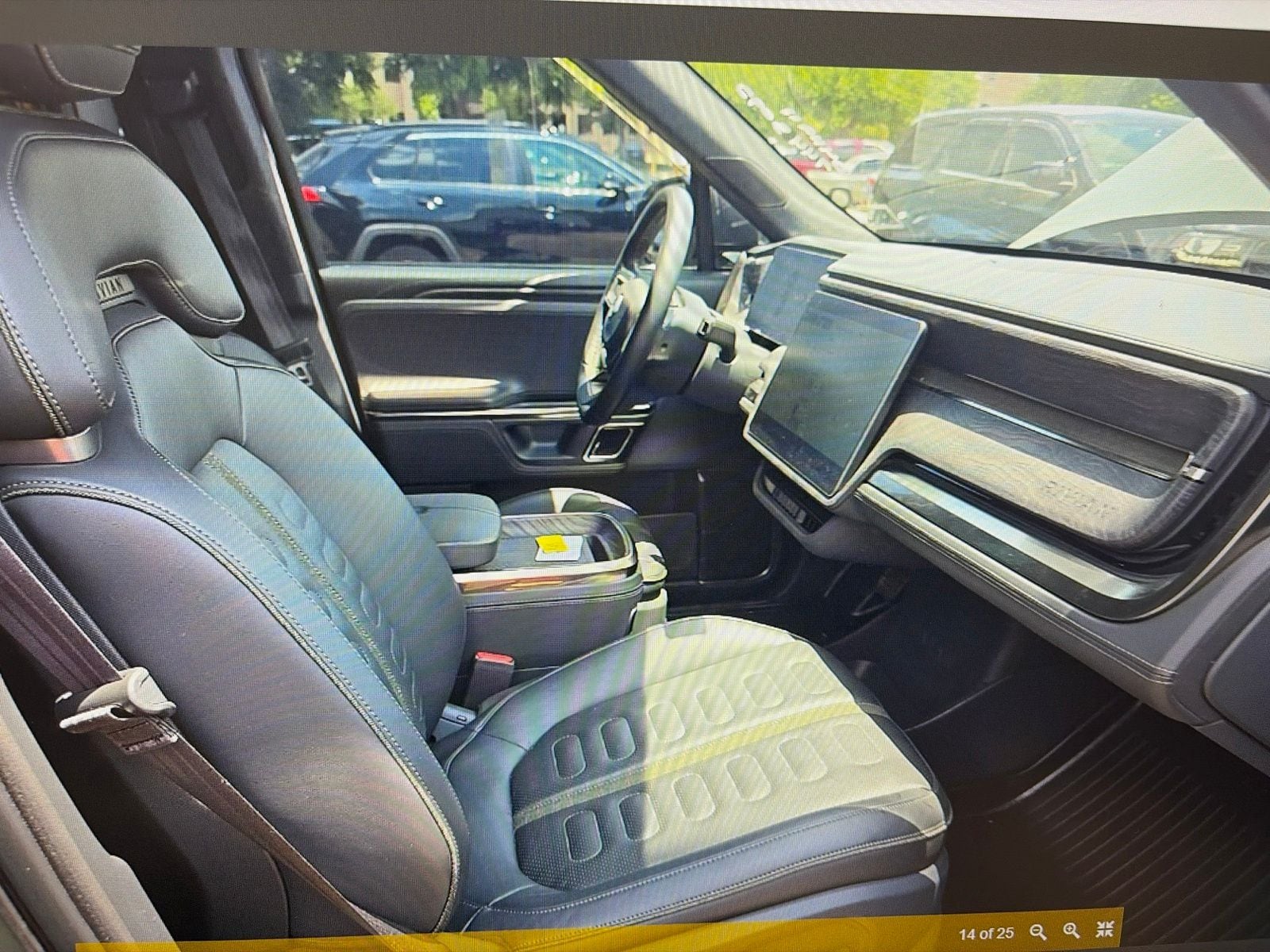 Thumbnail: 2022 Rivian R1S - 10