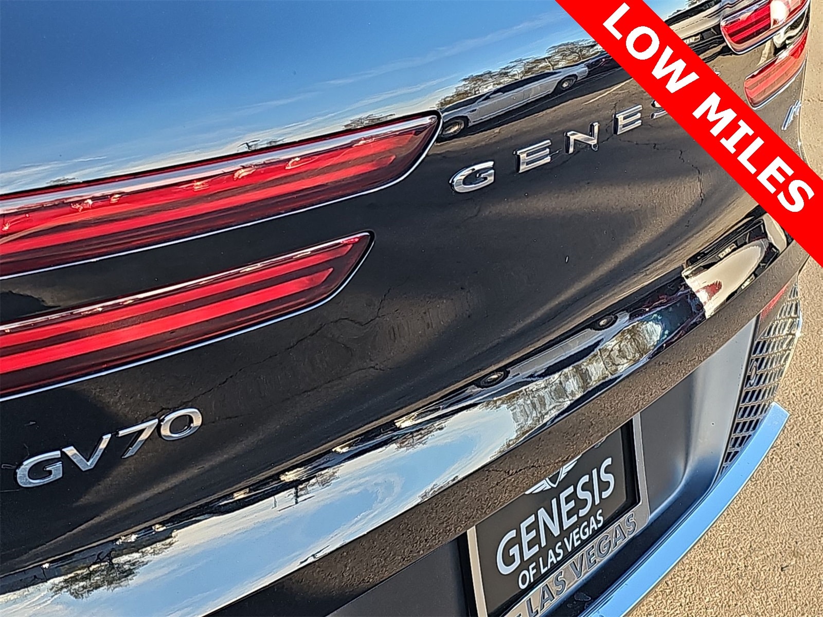 Thumbnail: 2024 Genesis GV70 - 11