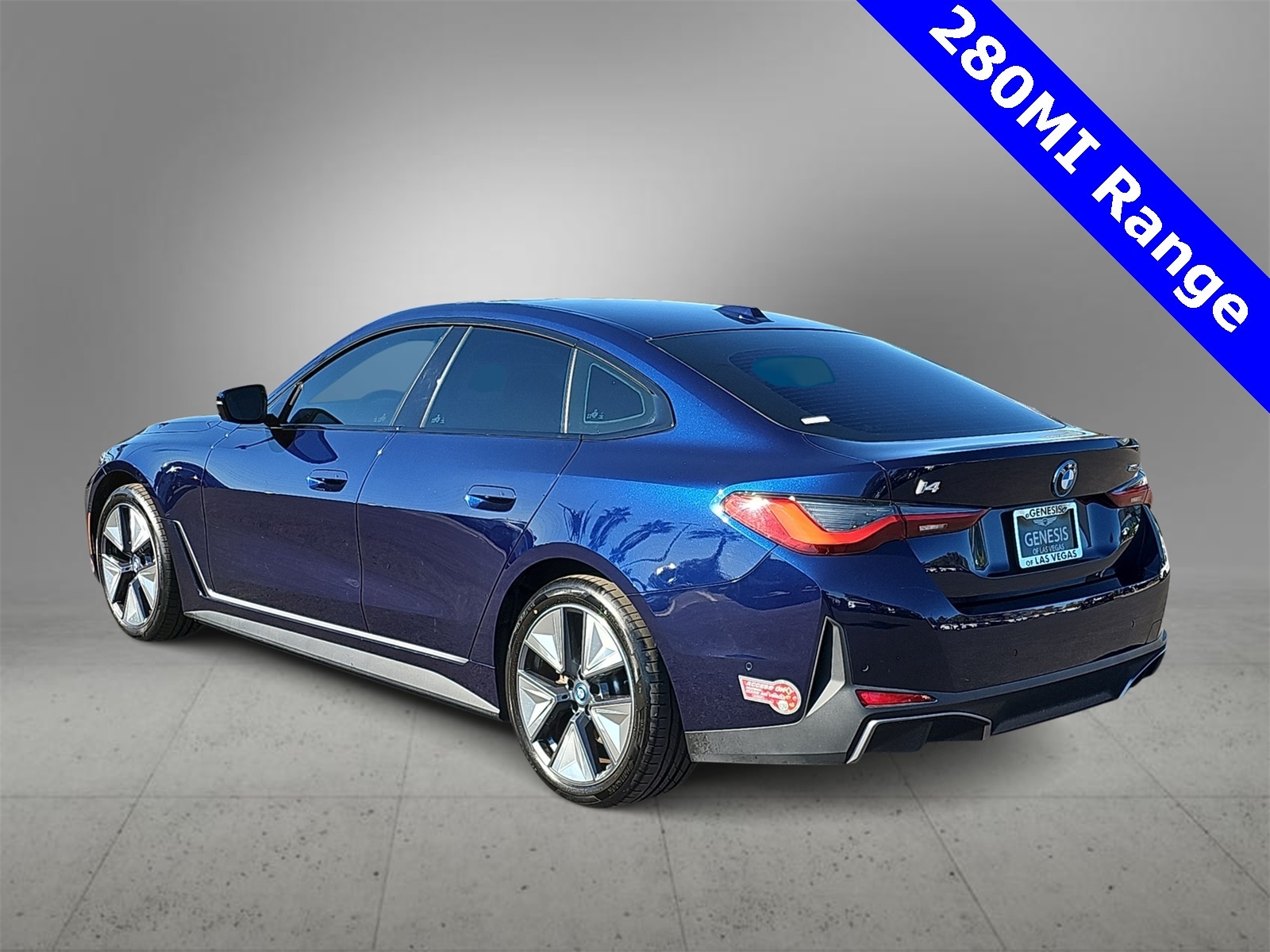 Thumbnail: 2022 BMW i4 - 6