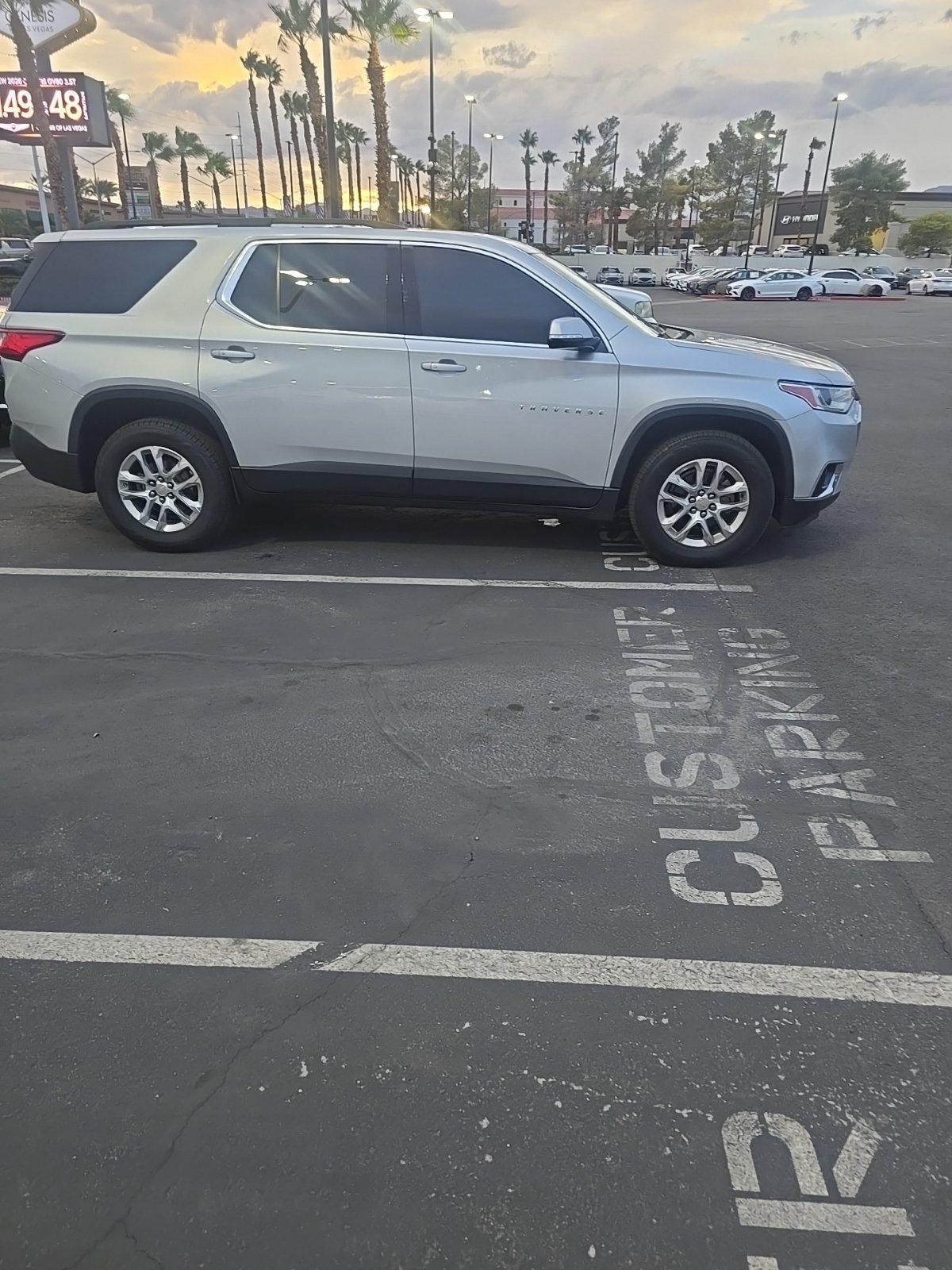 Used 2019 Chevrolet Traverse LT Cloth w/1LT SUV