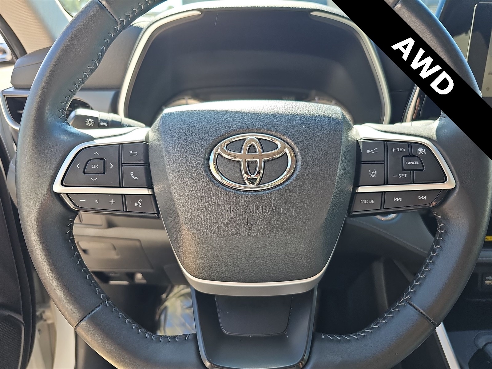 Thumbnail: 2023 Toyota Highlander - 19