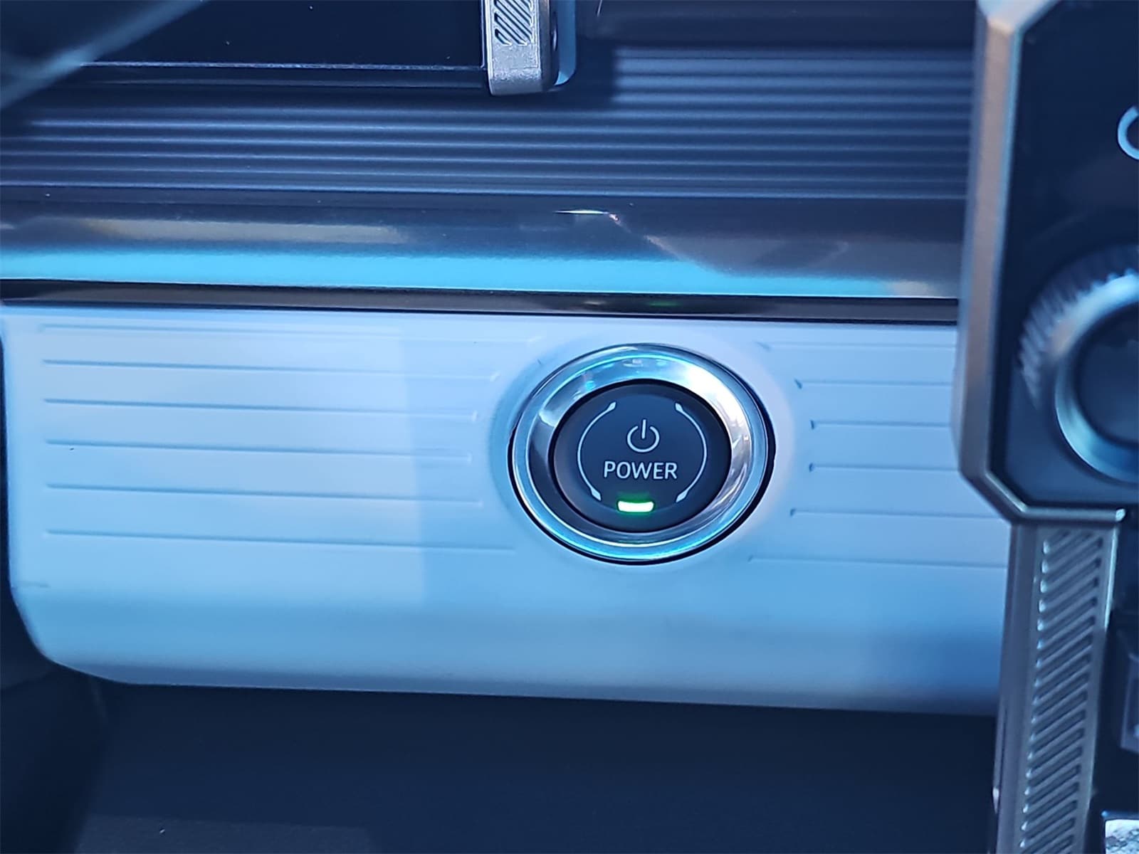 Thumbnail: 2023 GMC Hummer EV - 24