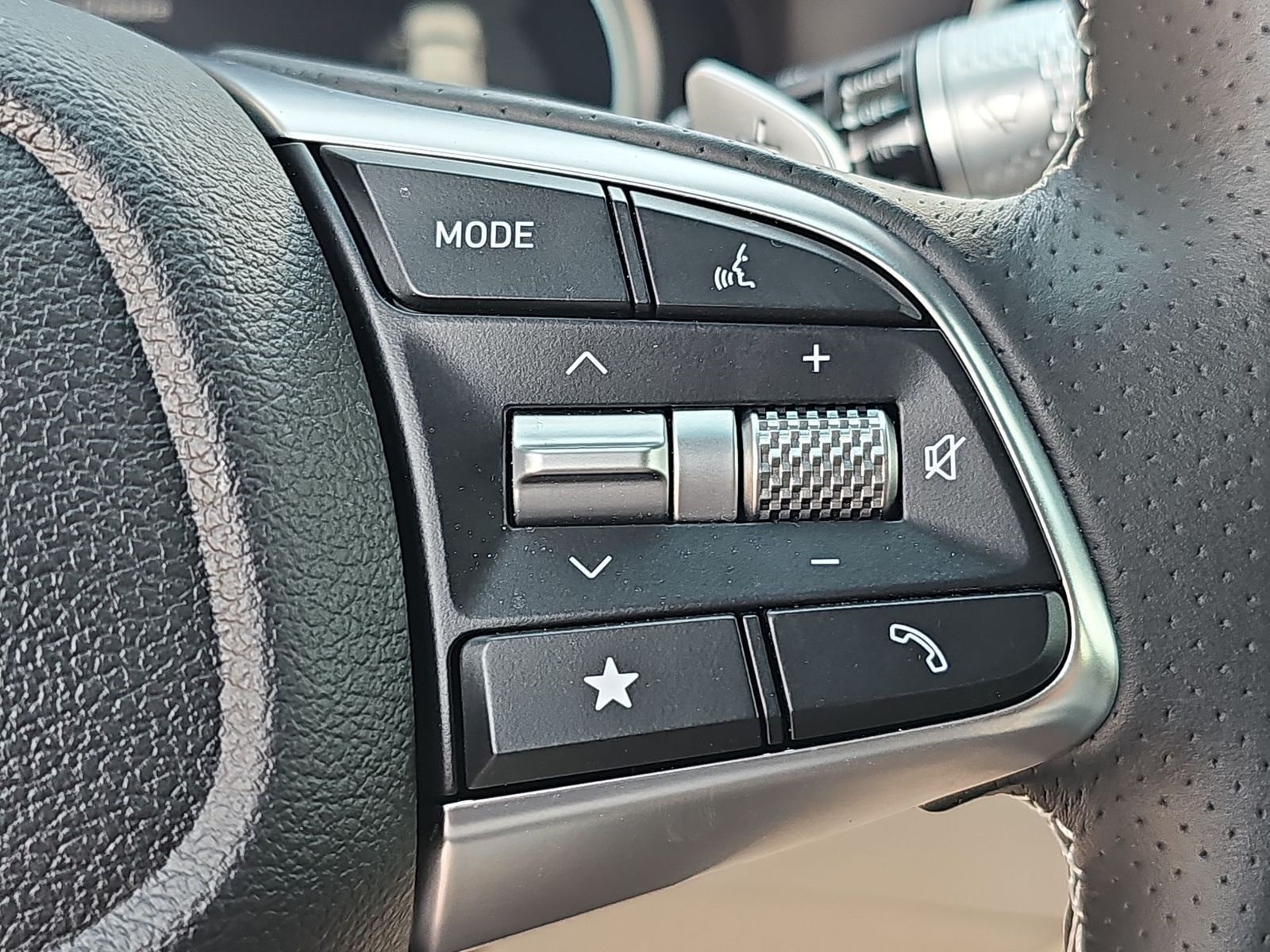 Thumbnail: 2025 Genesis G70 - 27