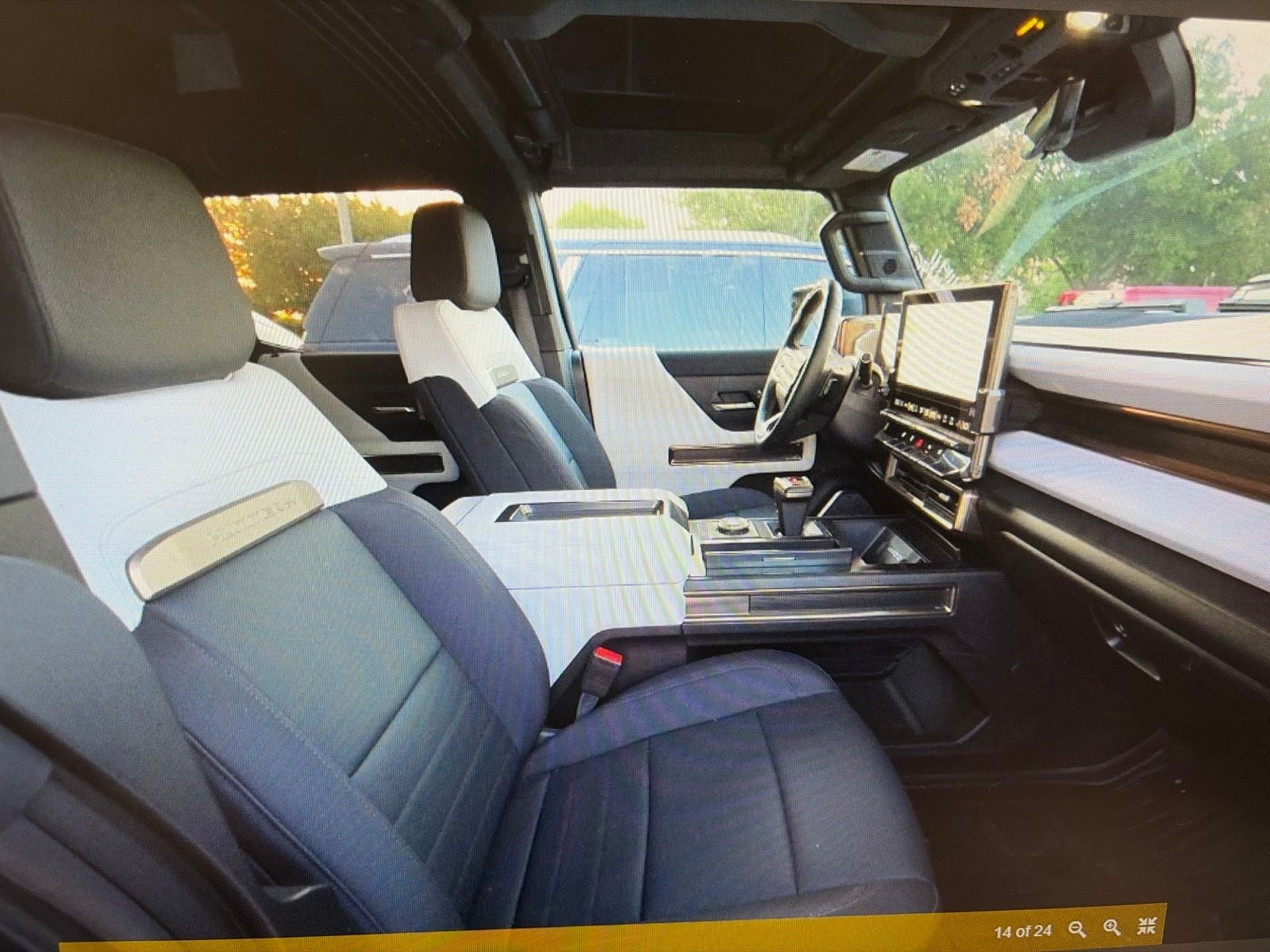 Thumbnail: 2025 GMC Hummer EV - 10