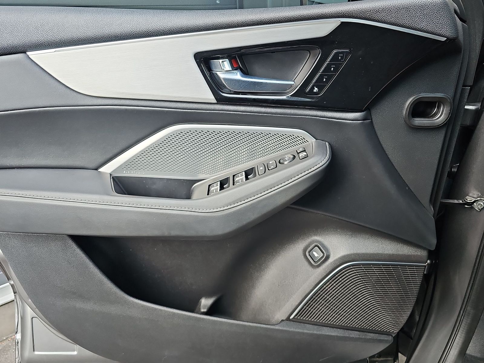 Thumbnail: 2023 Acura MDX - 28