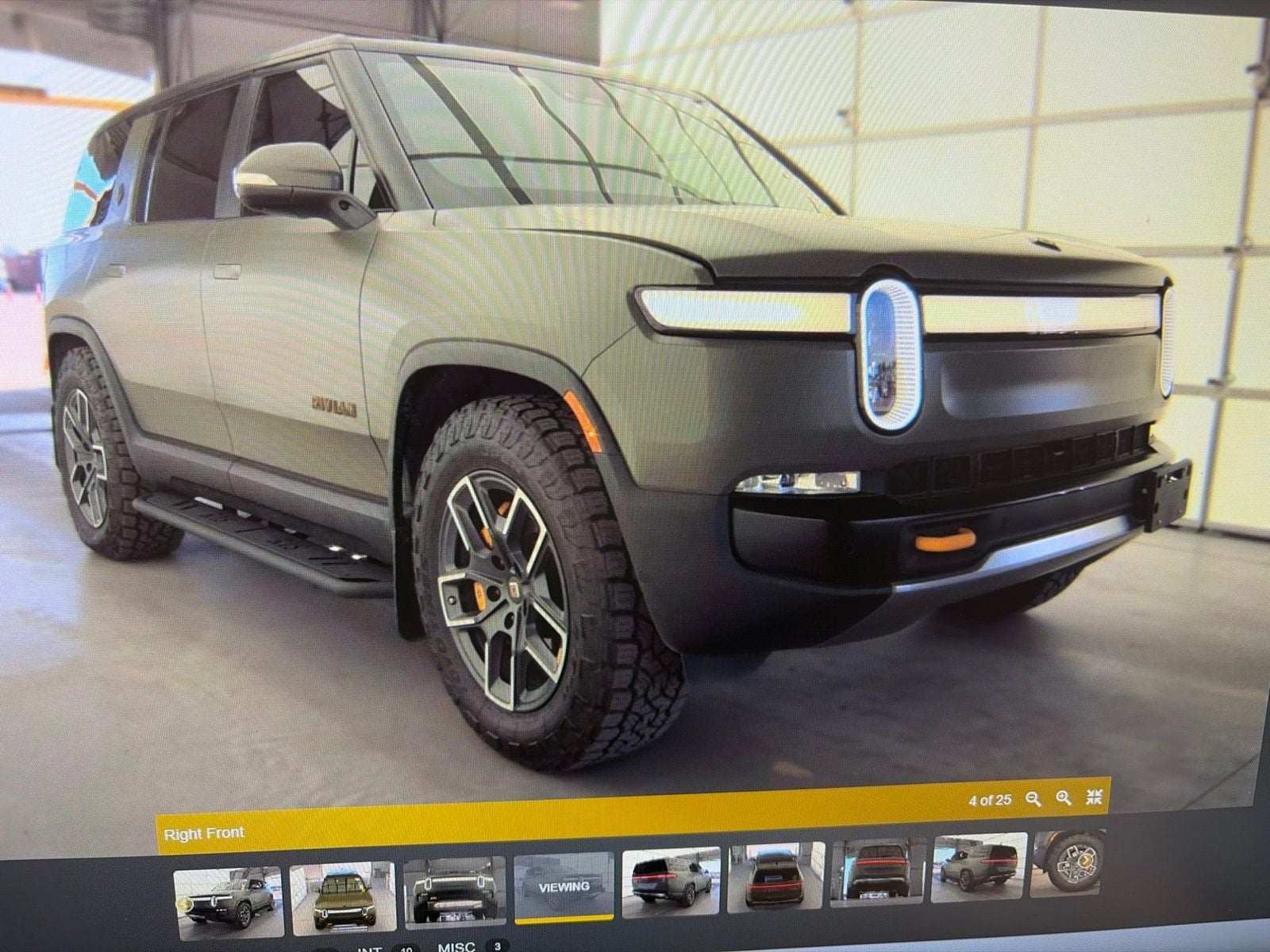 Thumbnail: 2022 Rivian R1S - 3