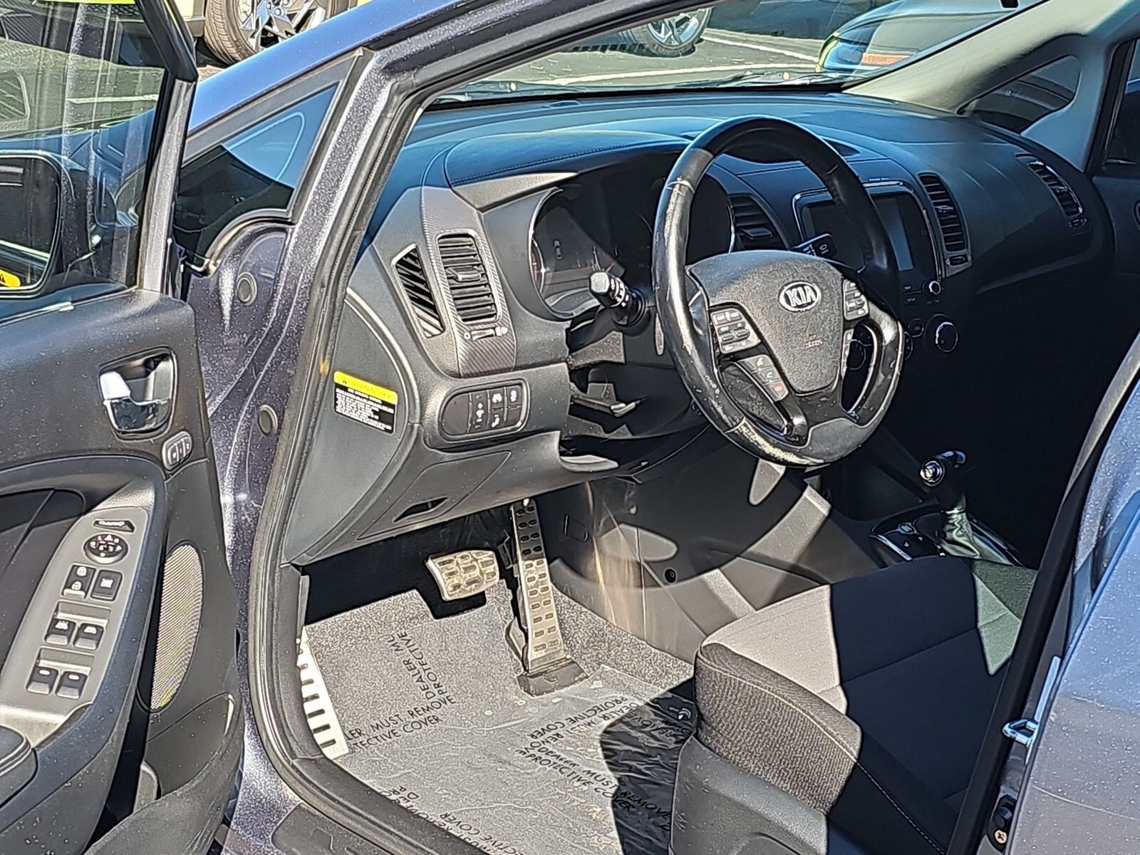 2017 Kia Forte S photo 2