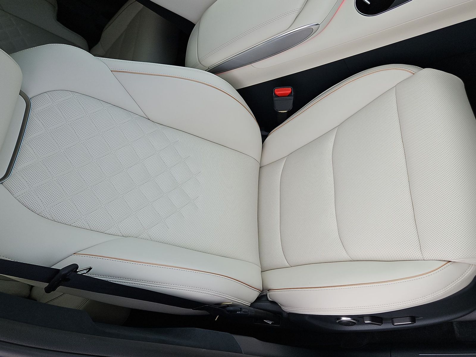 Thumbnail: 2024 Genesis GV70 - 22