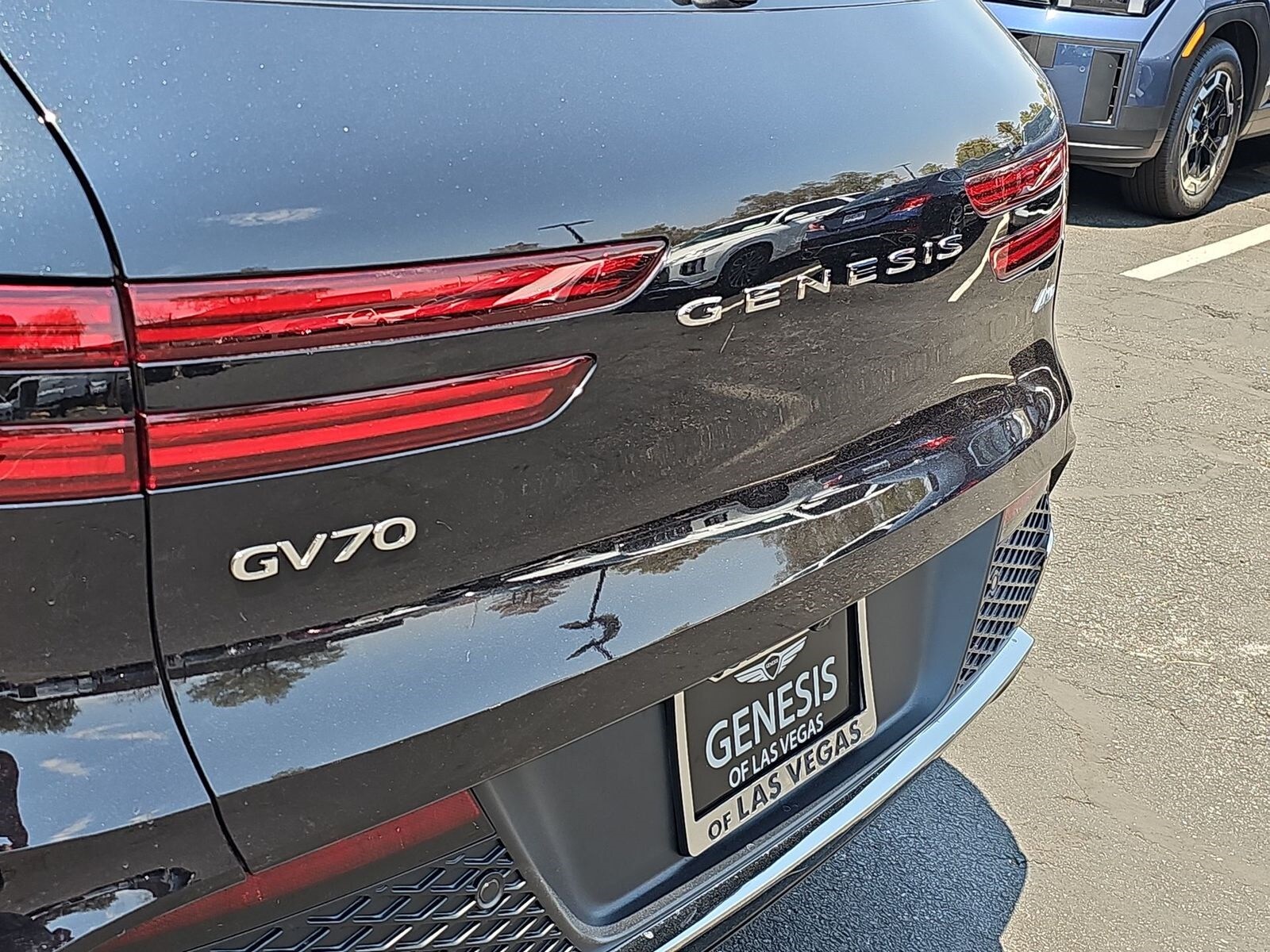 Thumbnail: 2025 Genesis GV70 - 12