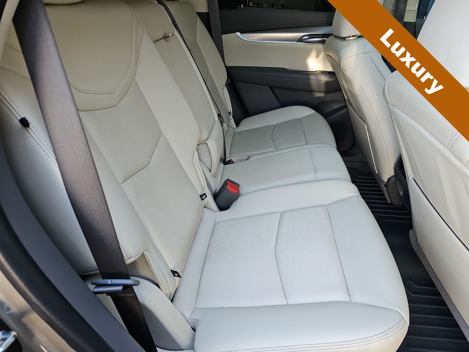 Thumbnail: 2022 Cadillac XT5 - 17