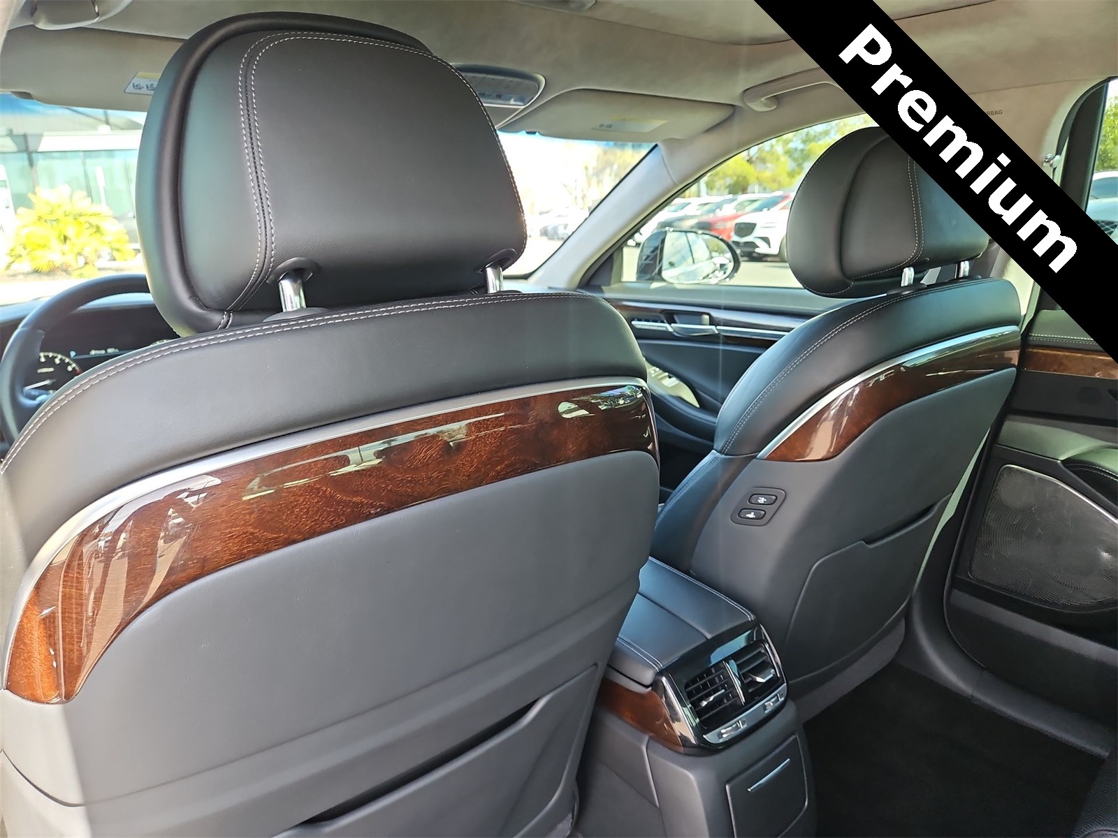 Thumbnail: 2017 Genesis G90 - 11