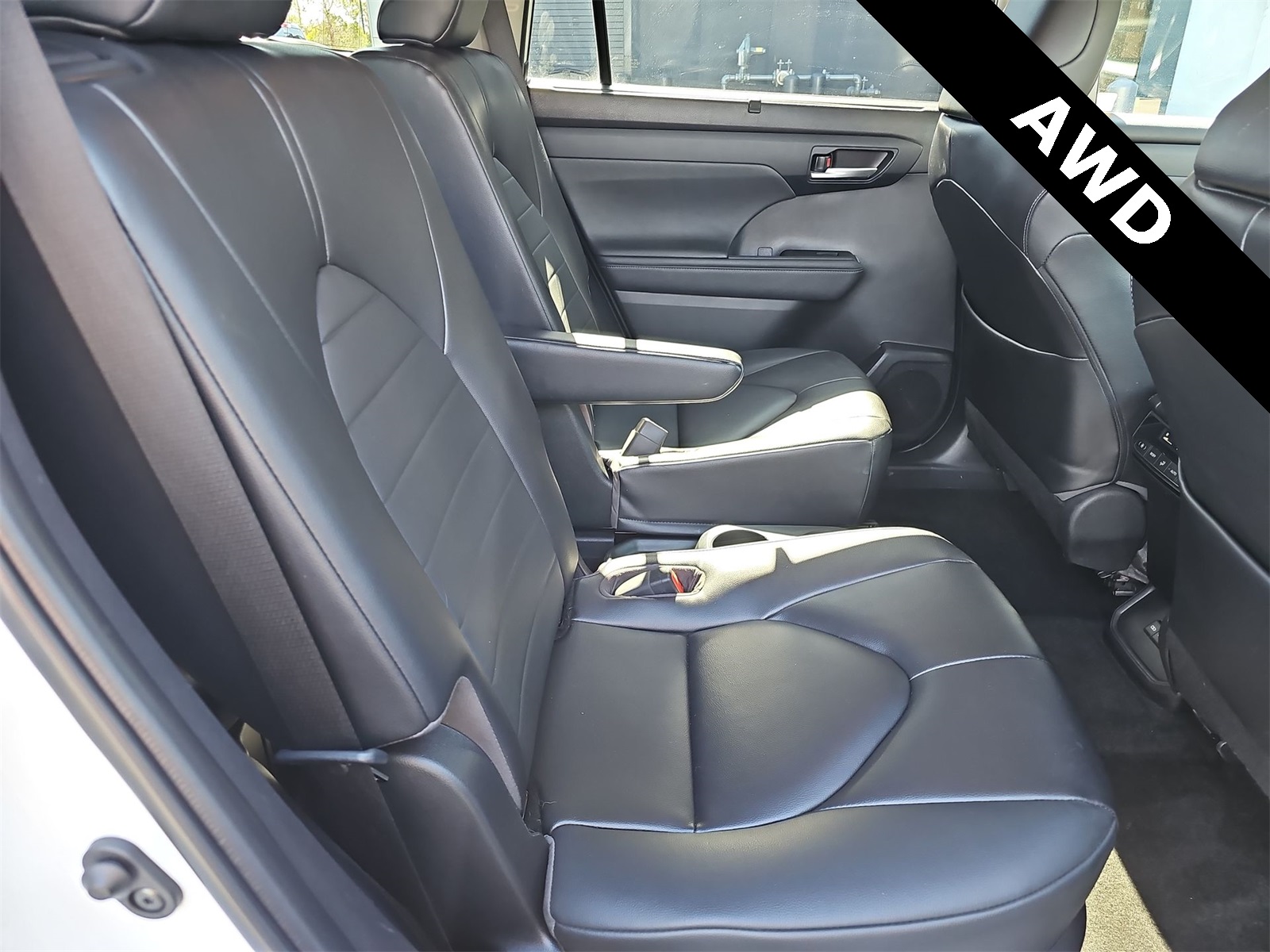 Thumbnail: 2023 Toyota Highlander - 17