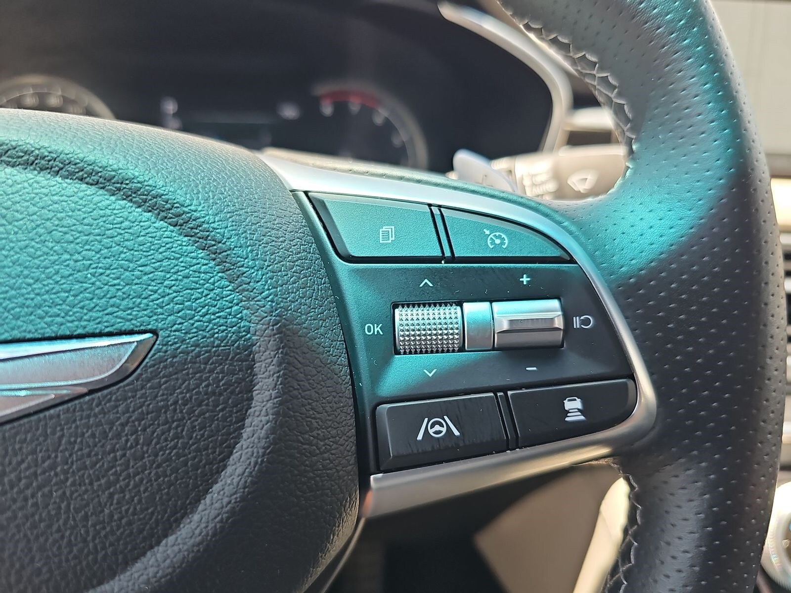 Thumbnail: 2022 Genesis G70 - 28