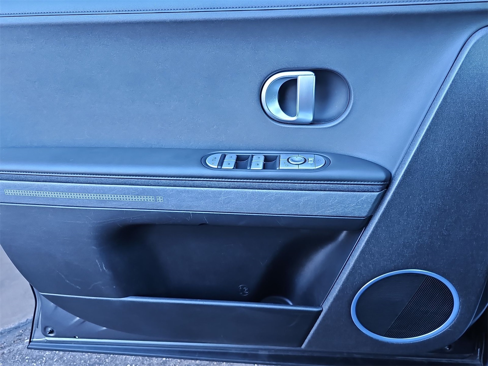 Thumbnail: 2023 Hyundai Ioniq 5 - 28