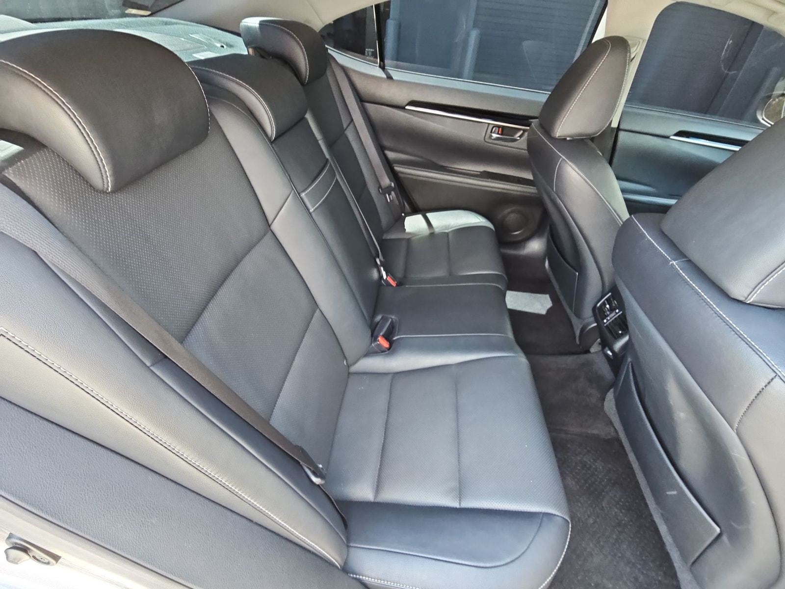 Thumbnail: 2015 Lexus ES - 18
