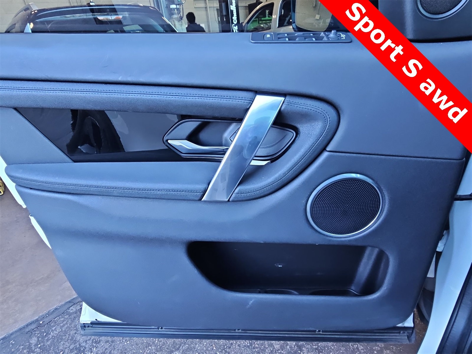 Thumbnail: 2020 Land Rover Discovery Sport - 27