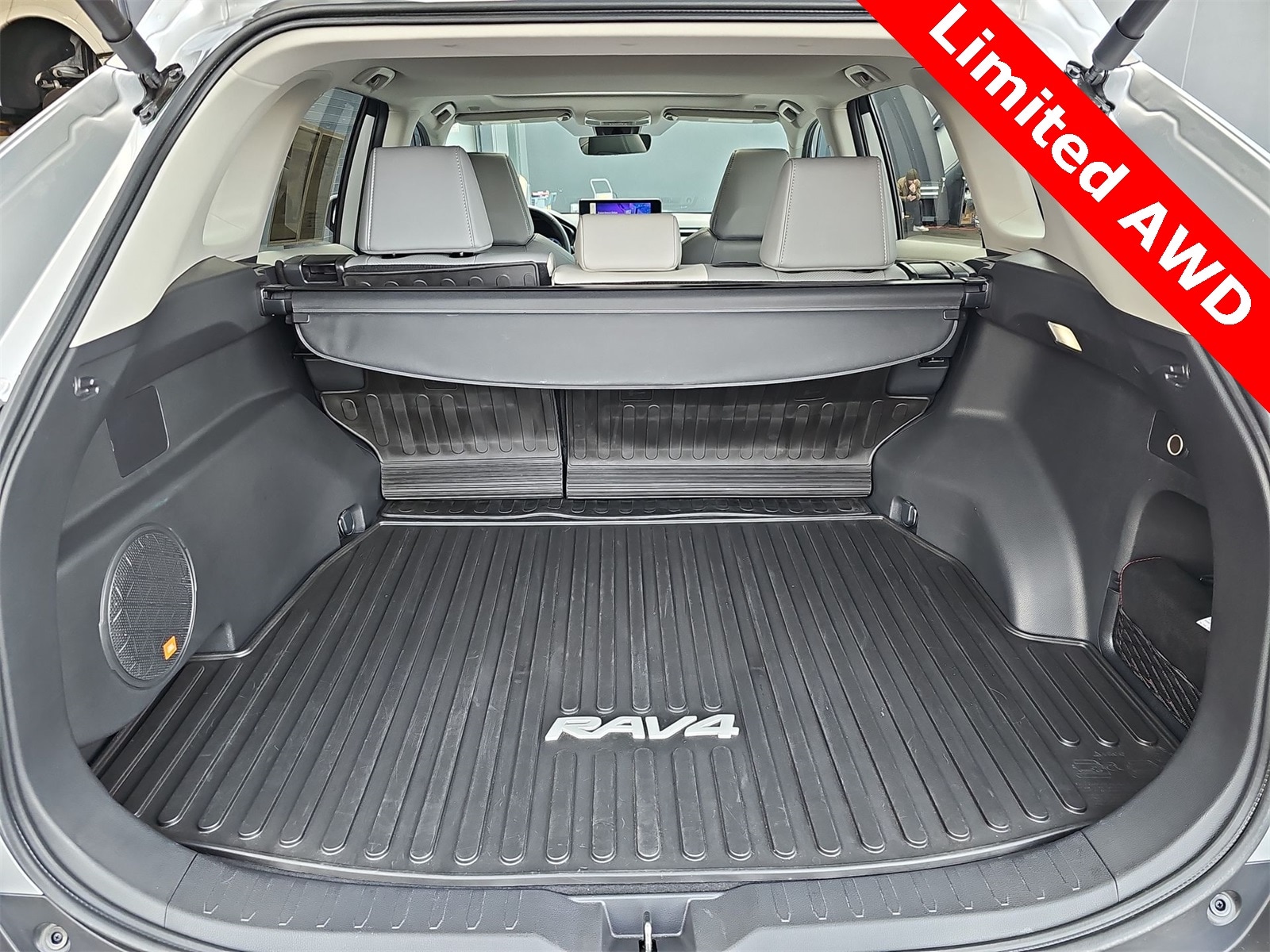 Thumbnail: 2024 Toyota RAV4 - 17