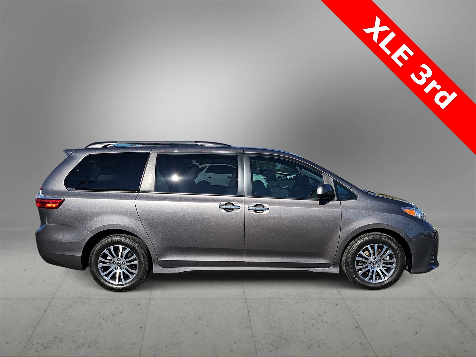 Thumbnail: 2020 Toyota Sienna - 9