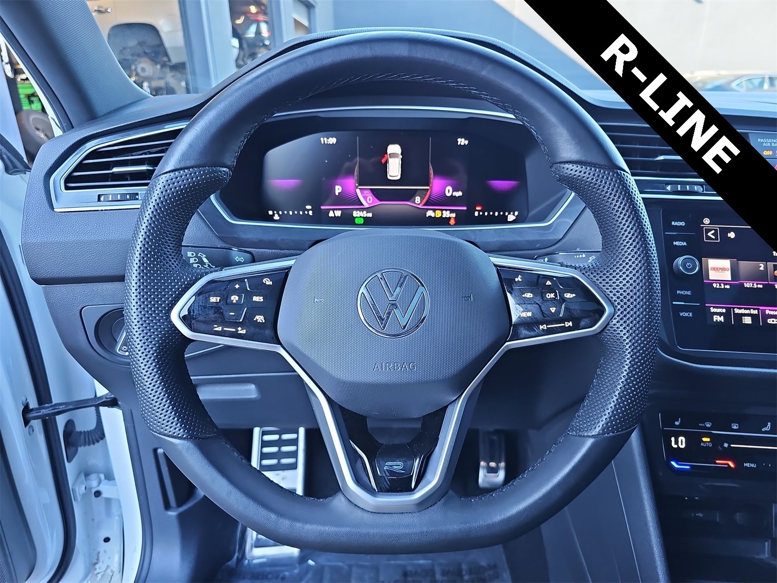 Thumbnail: 2024 Volkswagen Tiguan - 19