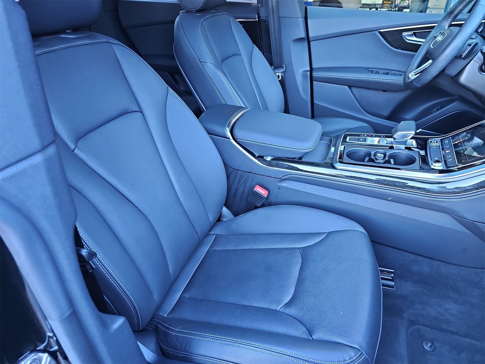 Thumbnail: 2025 Audi Q8 - 18