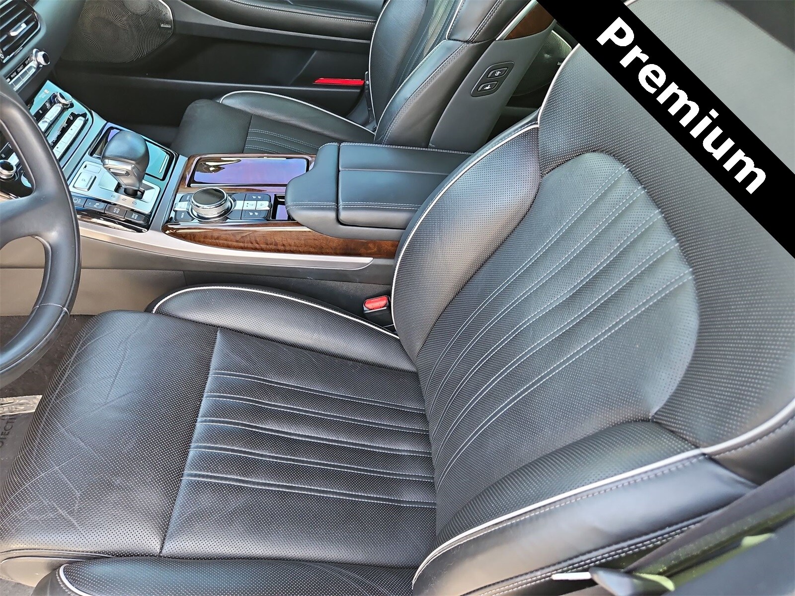 Thumbnail: 2017 Genesis G90 - 10