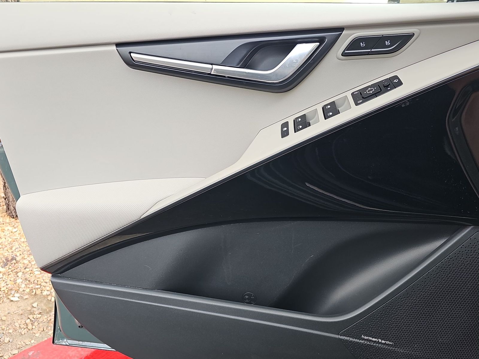 Thumbnail: 2023 Kia Niro - 28