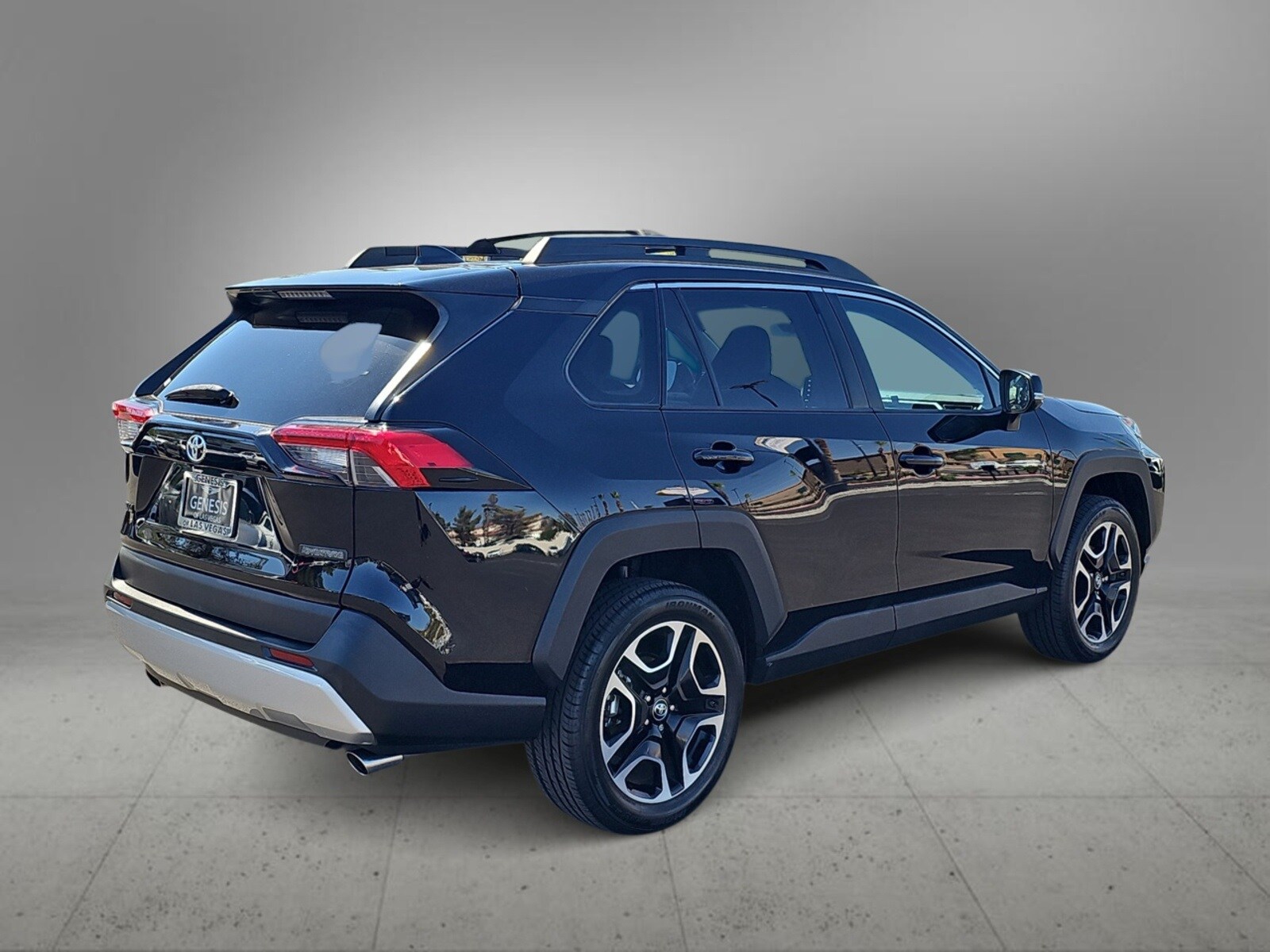 Thumbnail: 2019 Toyota RAV4 - 9