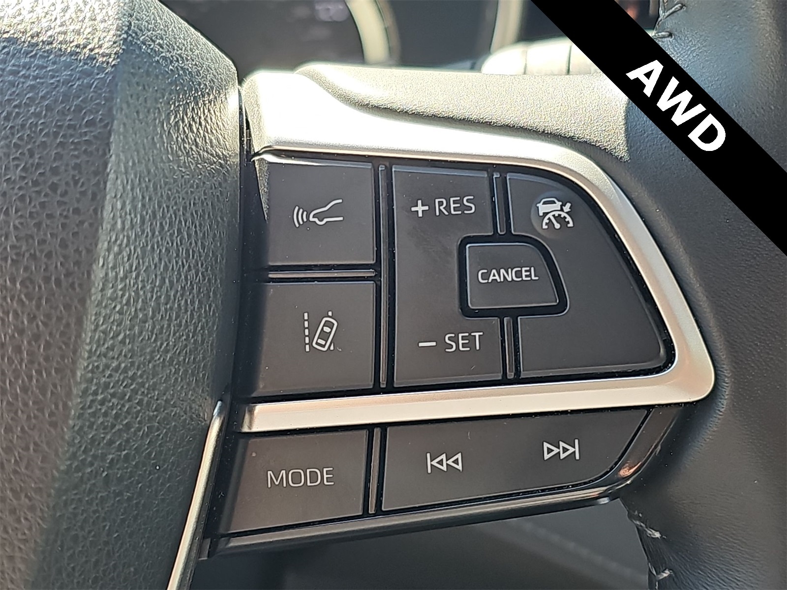 Thumbnail: 2023 Toyota Highlander - 27