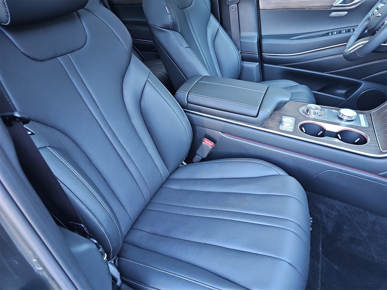 Thumbnail: 2025 Genesis GV80 - 18