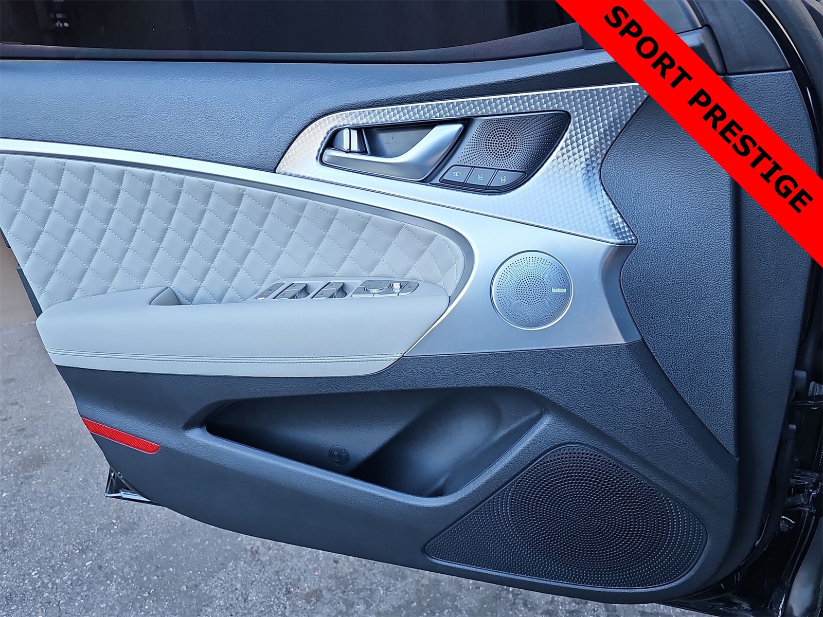 Thumbnail: 2022 Genesis G70 - 27