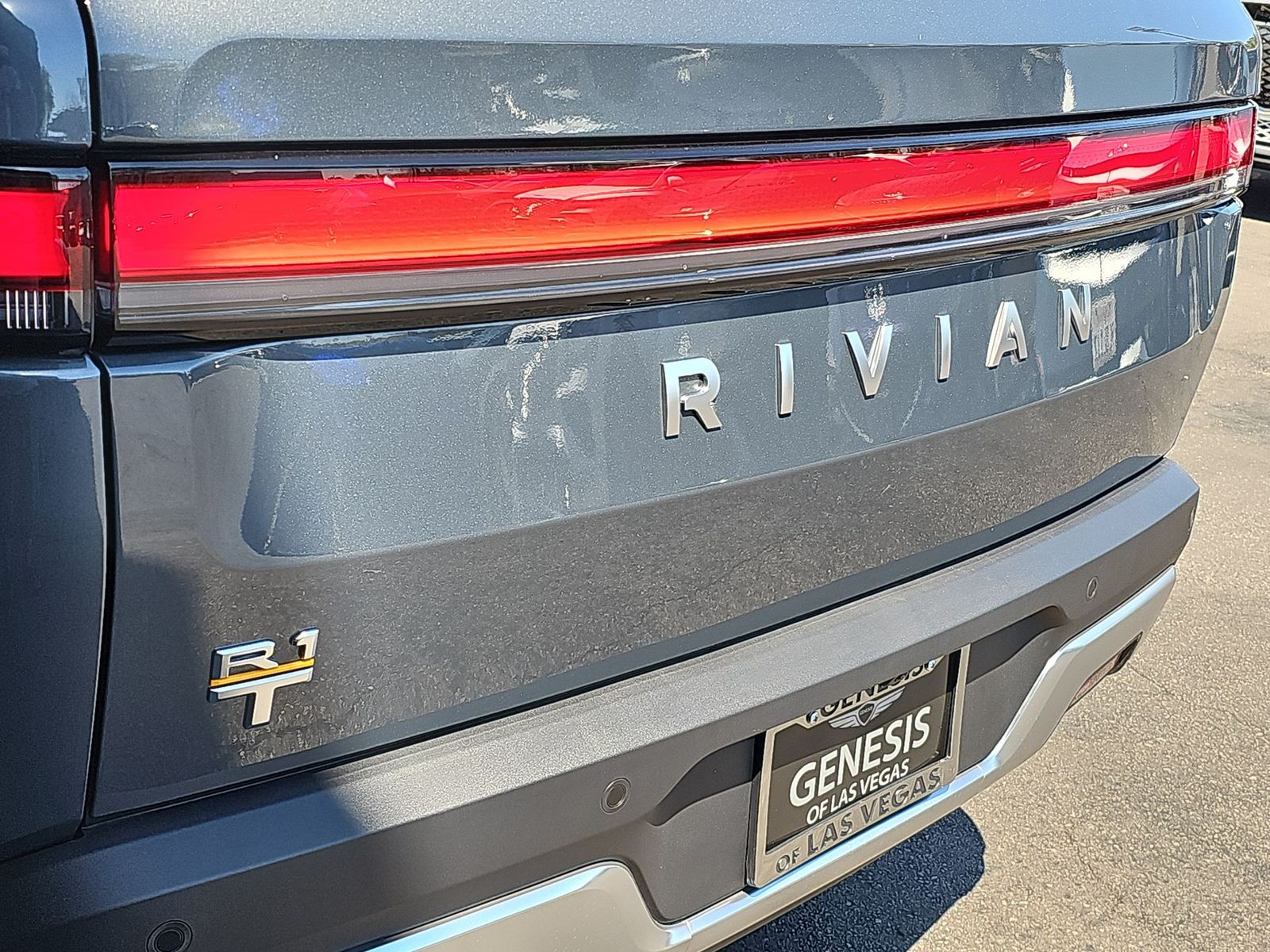 Thumbnail: 2024 Rivian R1T - 11