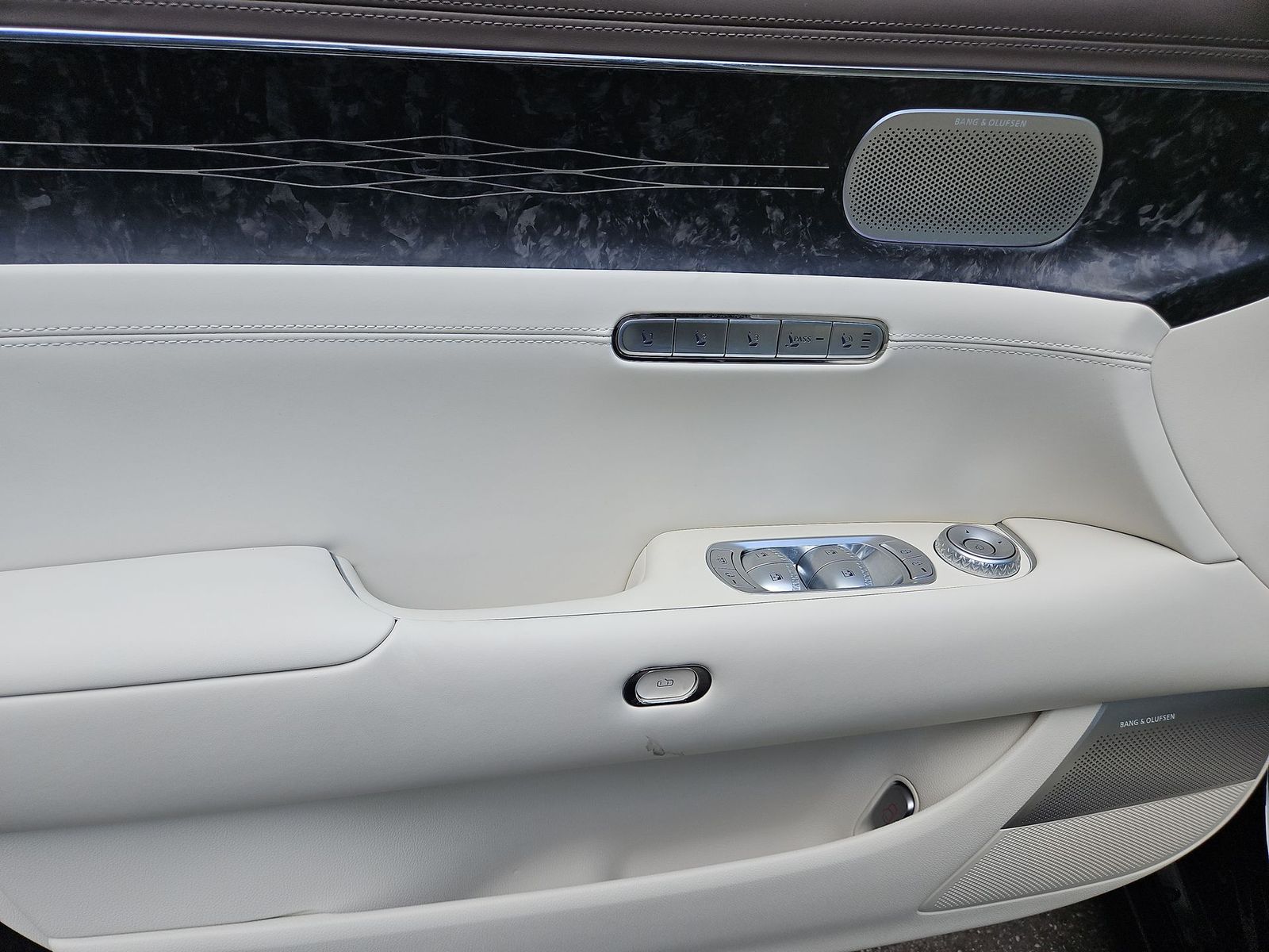 Thumbnail: 2025 Genesis G90 - 28