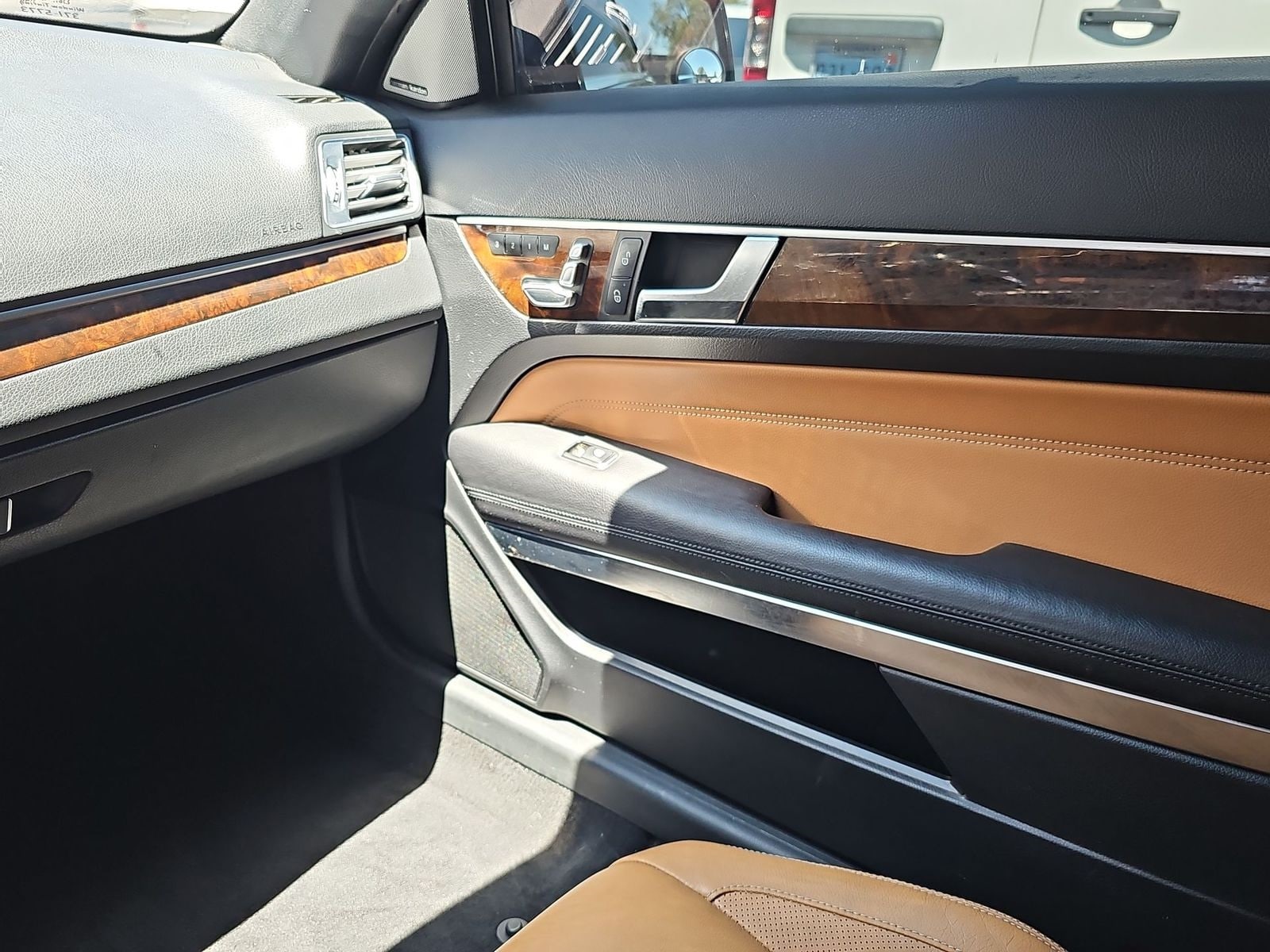 Thumbnail: 2014 Mercedes-Benz E-Class - 26