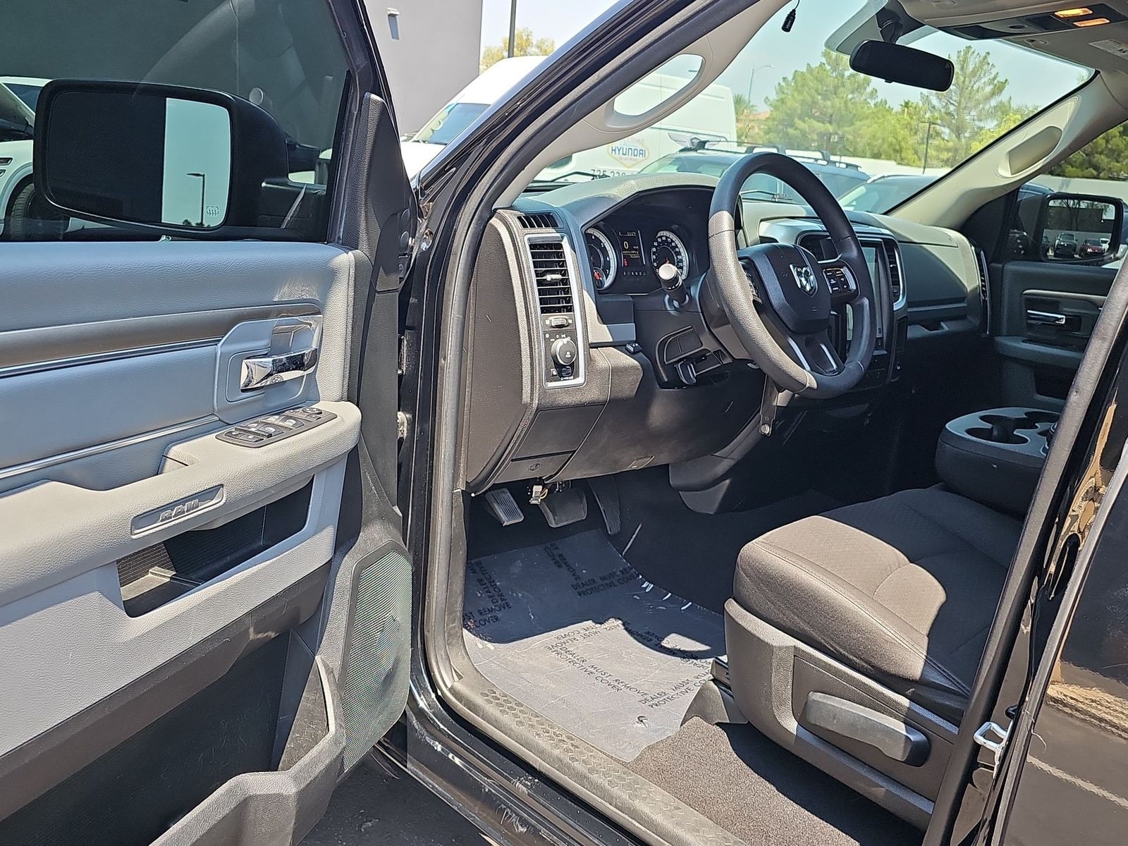 Thumbnail: 2020 RAM 1500 Classic - 11