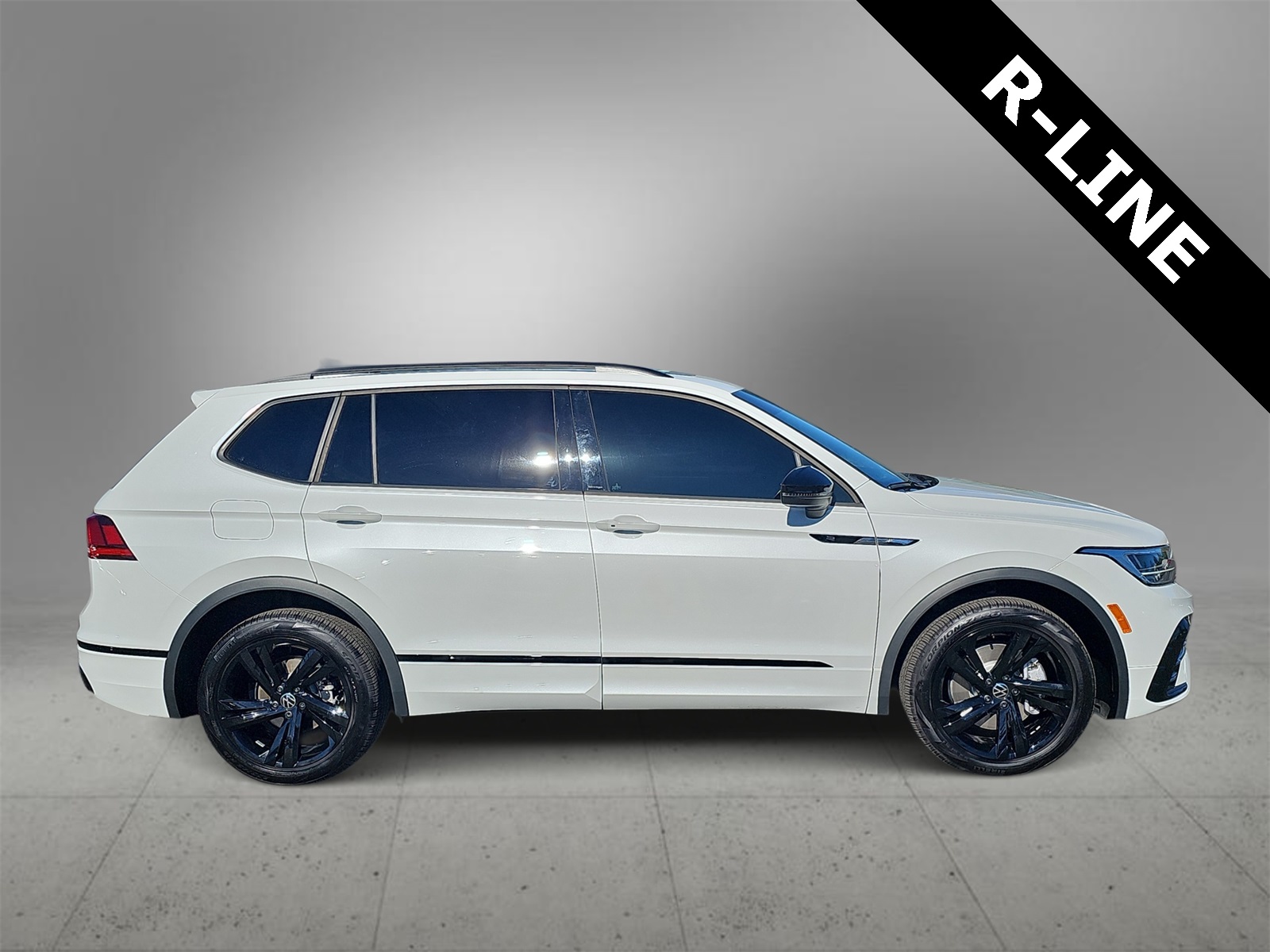 Thumbnail: 2024 Volkswagen Tiguan - 9