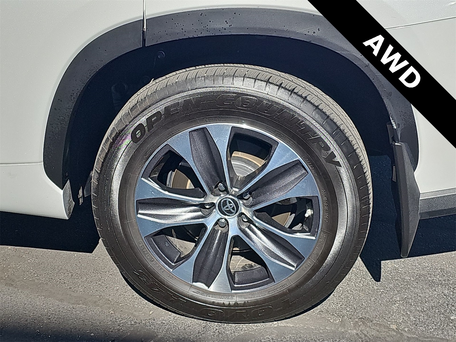 Thumbnail: 2023 Toyota Highlander - 12