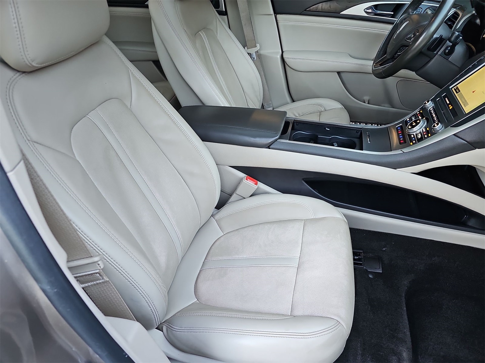 Thumbnail: 2018 Lincoln MKZ - 17