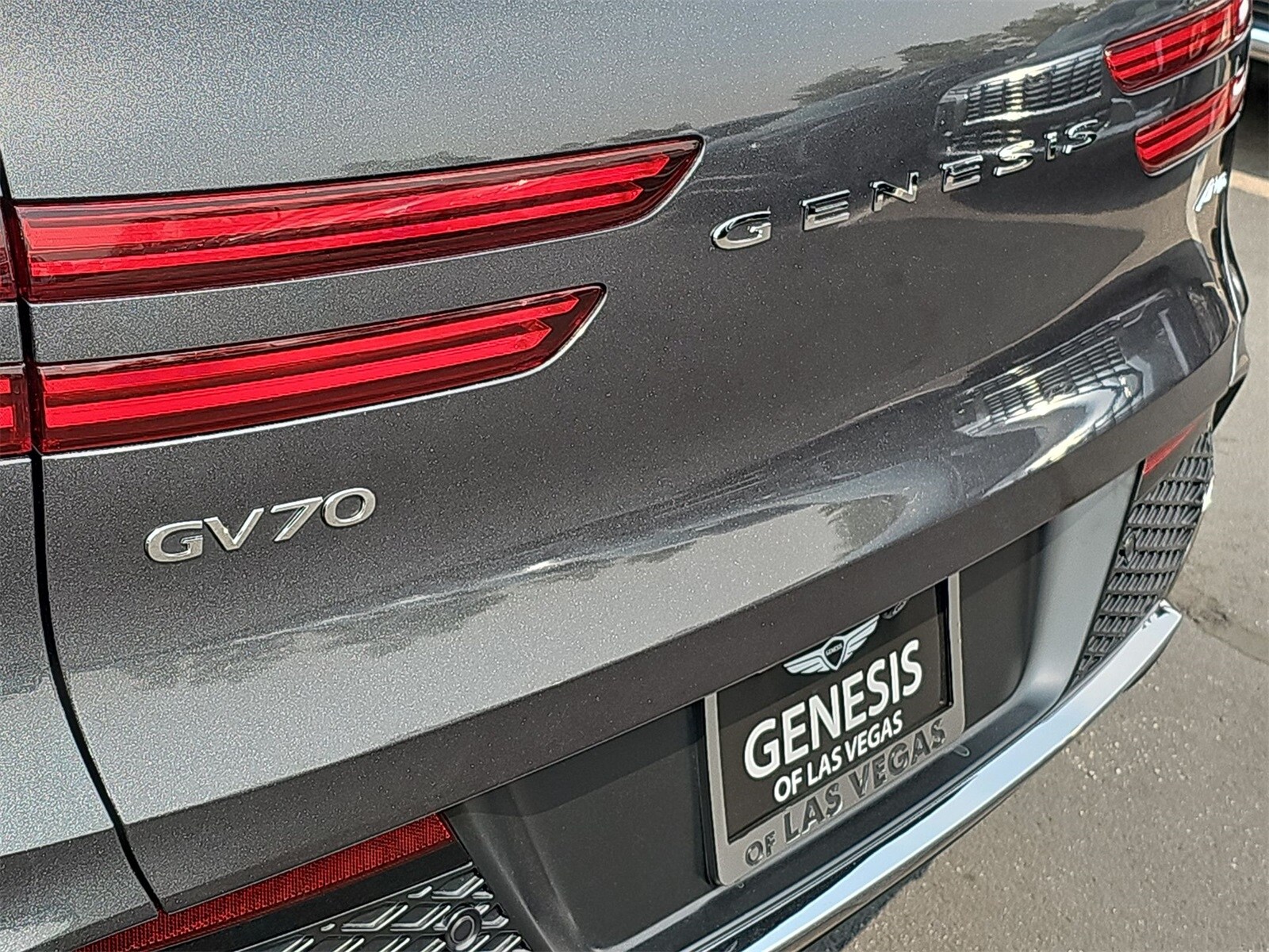 Thumbnail: 2023 Genesis GV70 - 11