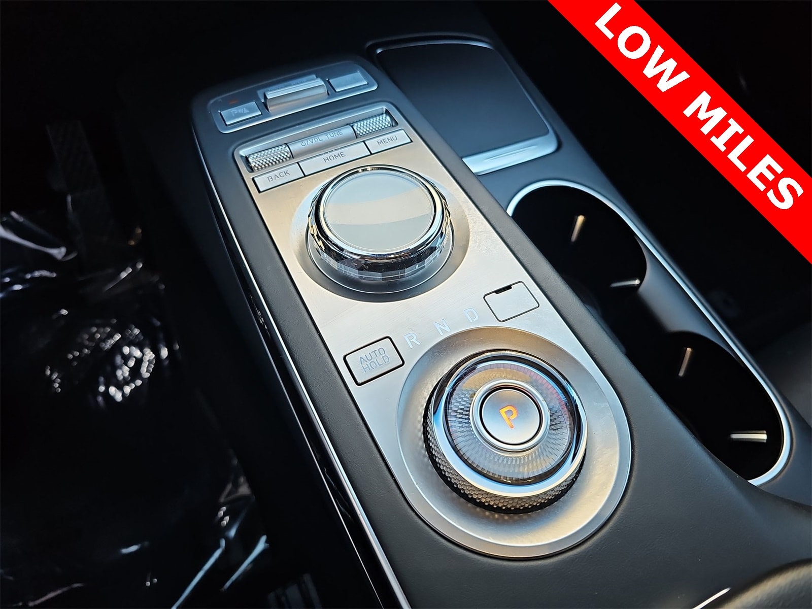 Thumbnail: 2024 Genesis GV70 - 21