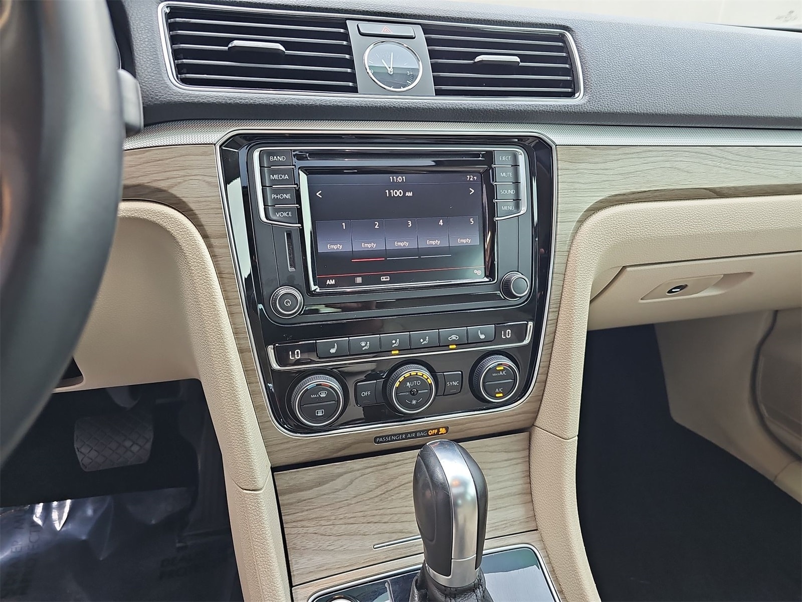 Thumbnail: 2017 Volkswagen Passat - 20